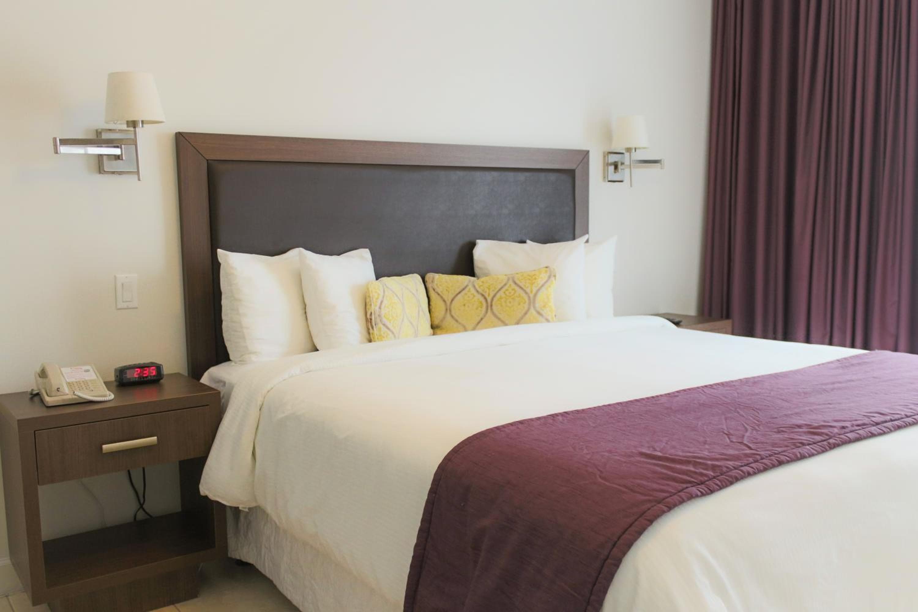 Standard King Room - No Resort Fee room photo