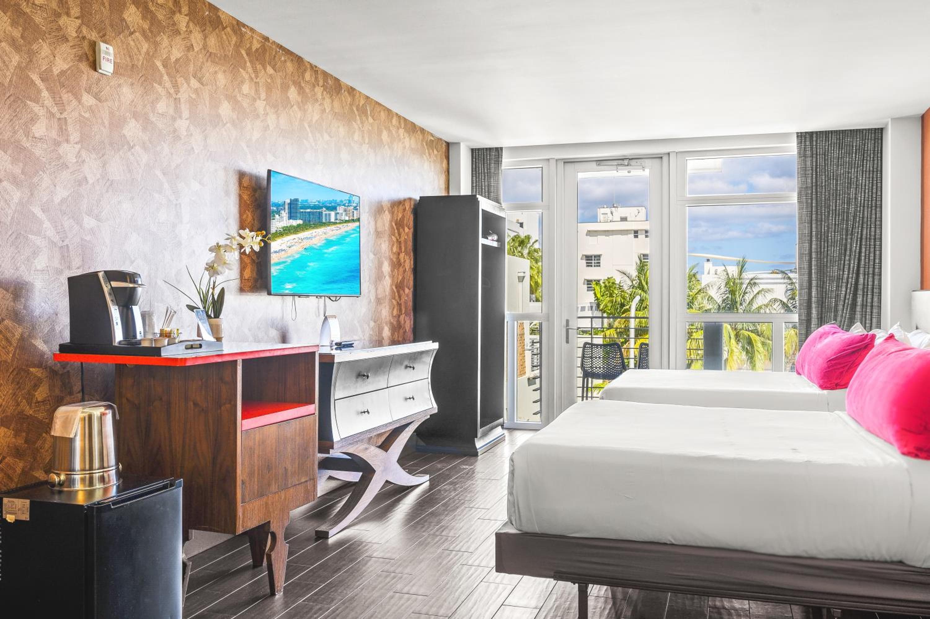 Deluxe Double Room with Balcony room photo