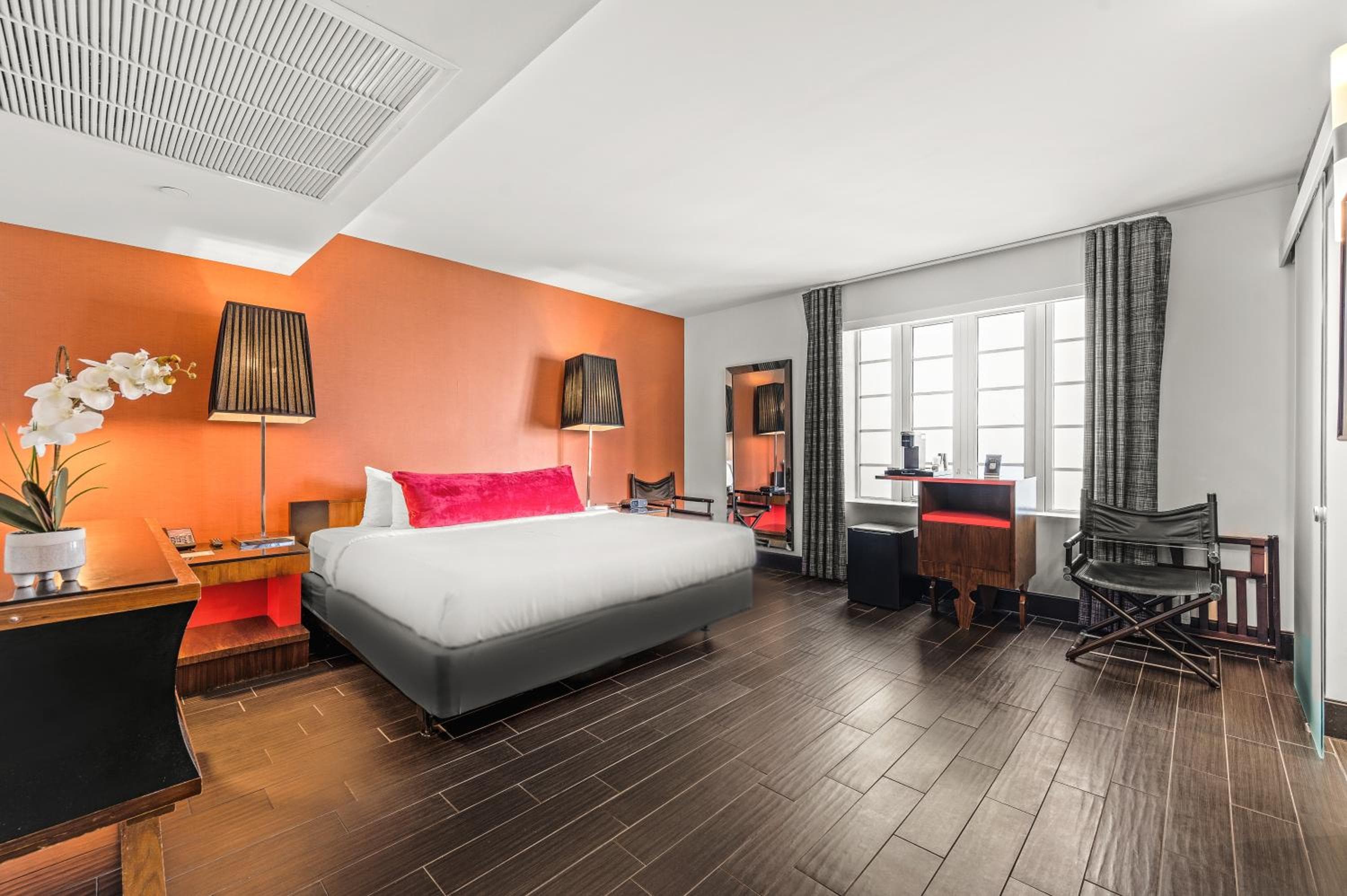 Deluxe King Room room photo