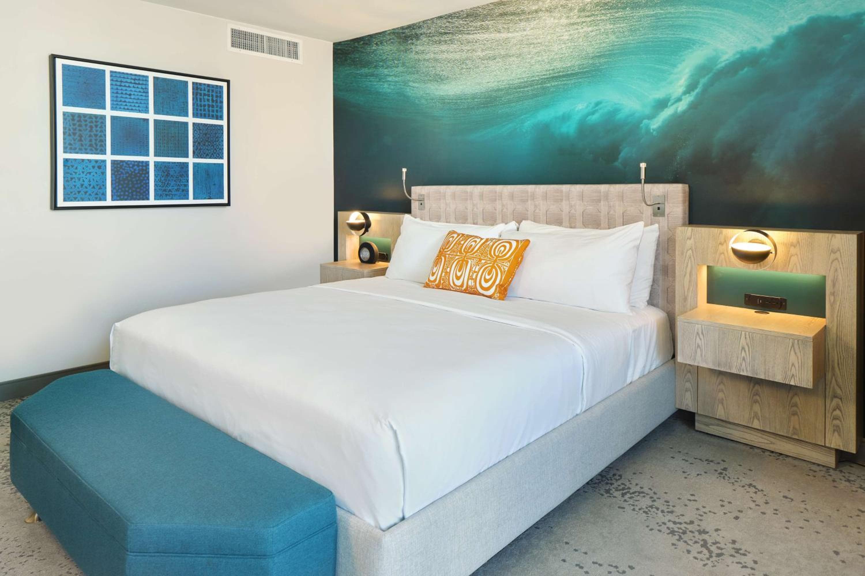 Accessible Waikiki View 1 King Bed room photo