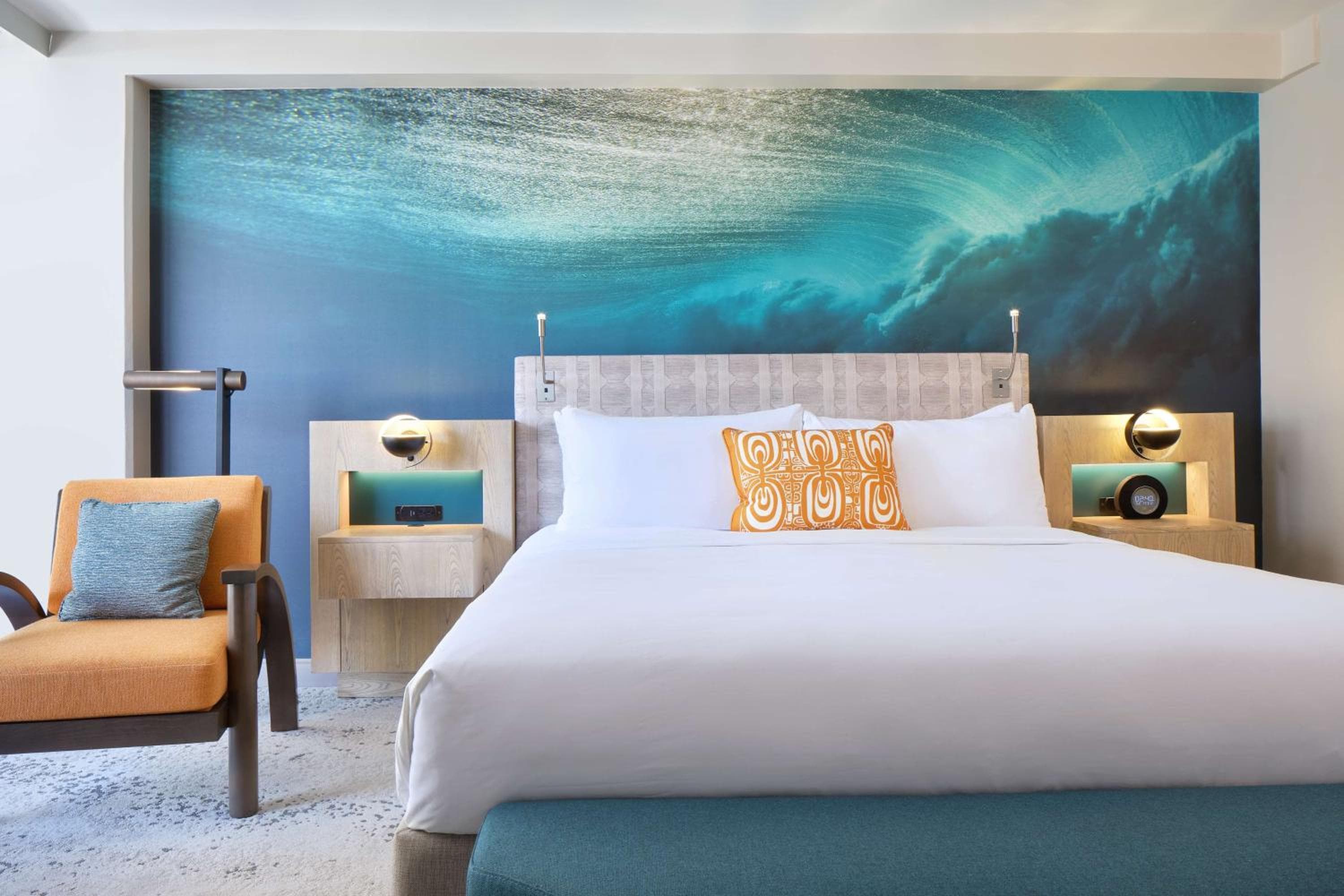Accessible Waikiki View 1 King Bed Hearing Impaired room photo