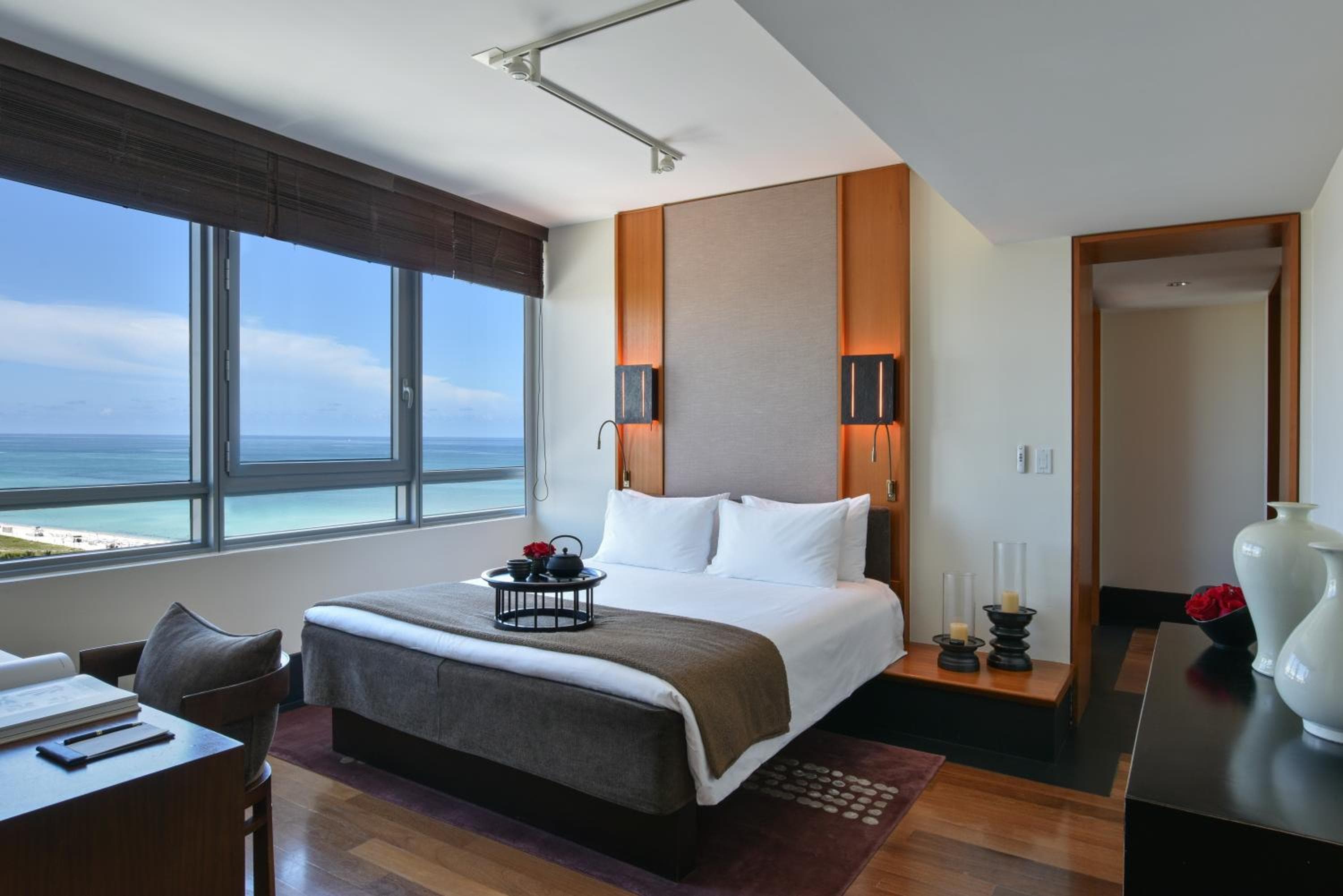 Two-Bedroom Suite with City and Ocean View room photo