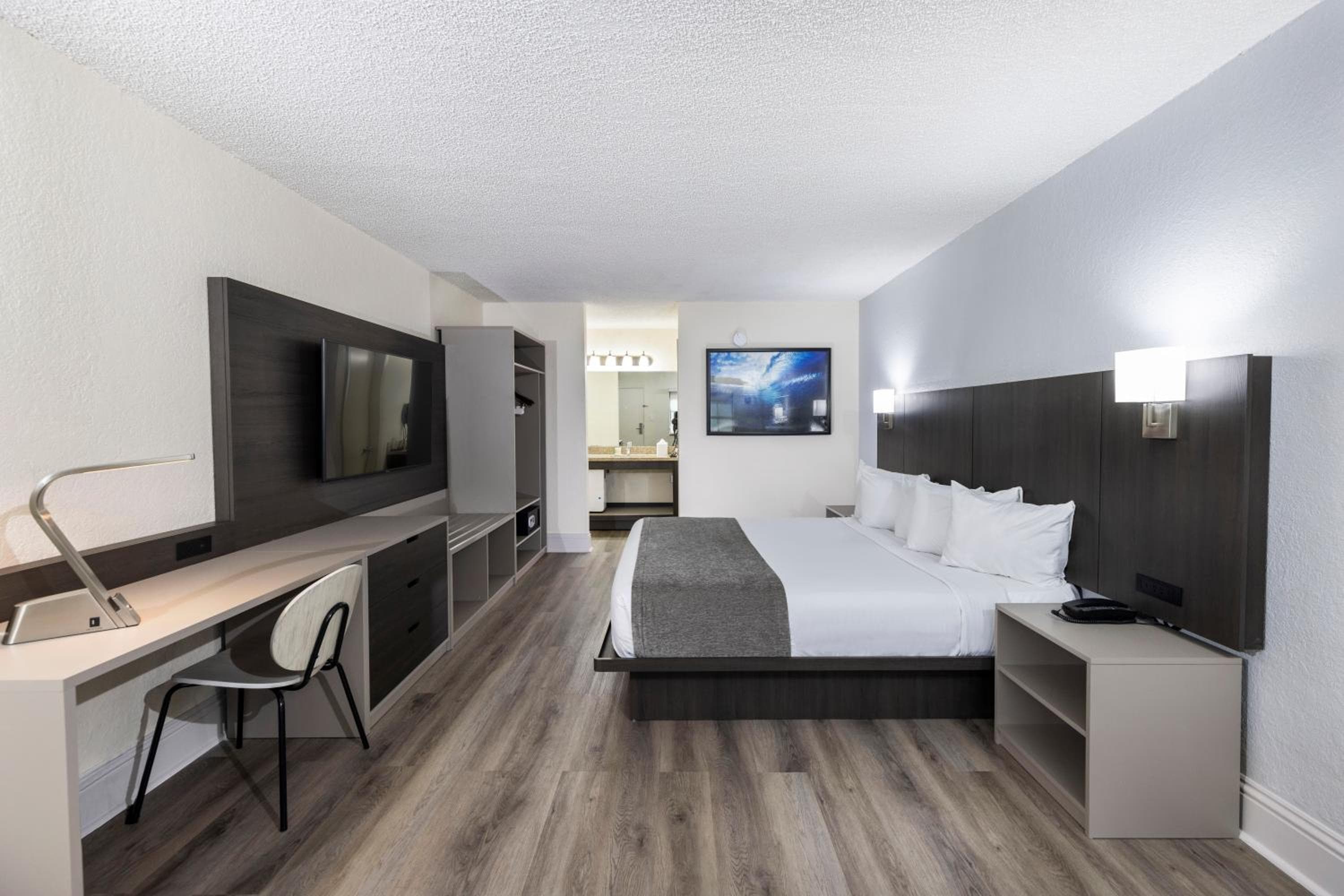 Deluxe King Room room photo