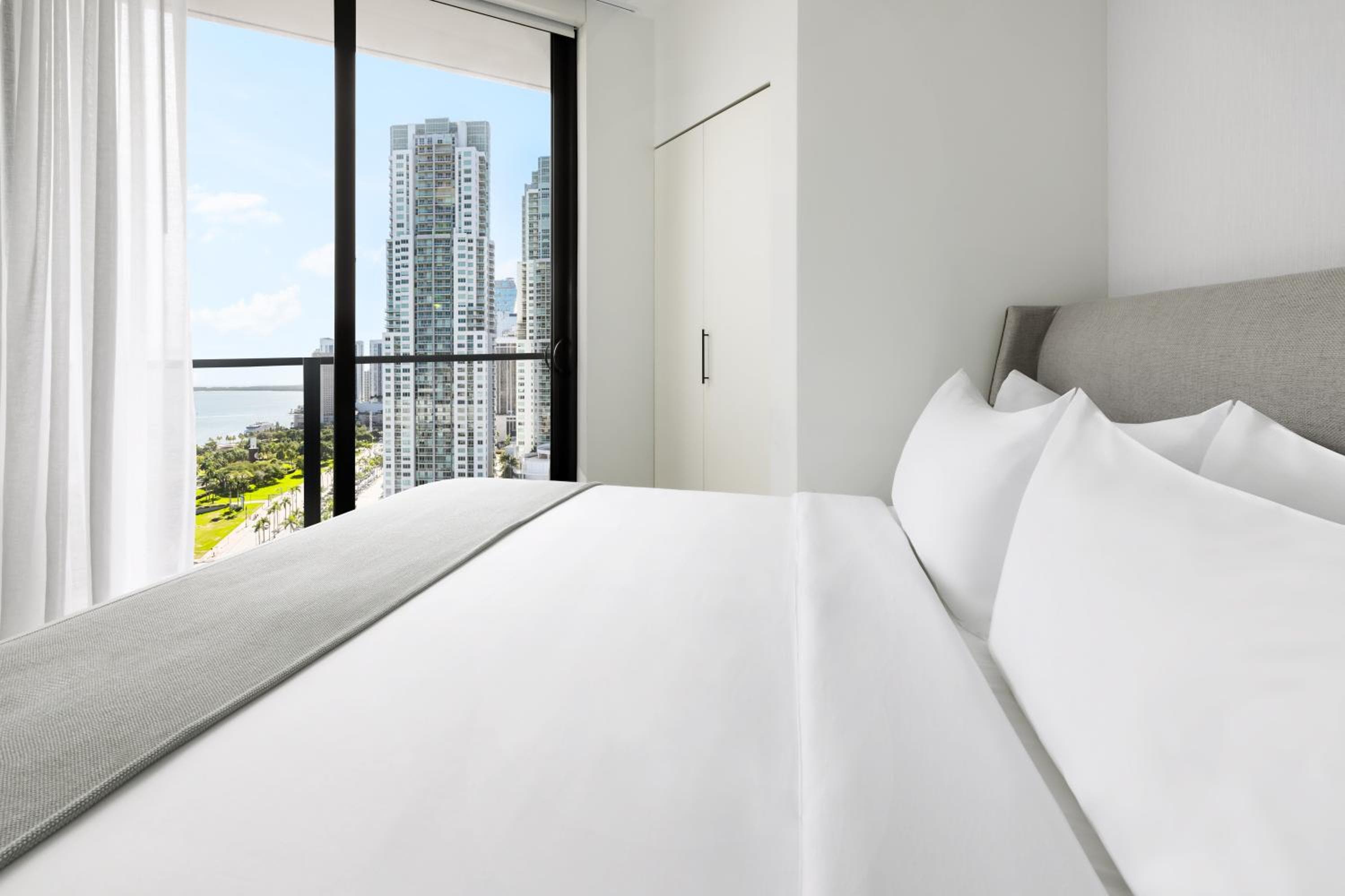Bay View One Bedroom Suite with King Bed room photo