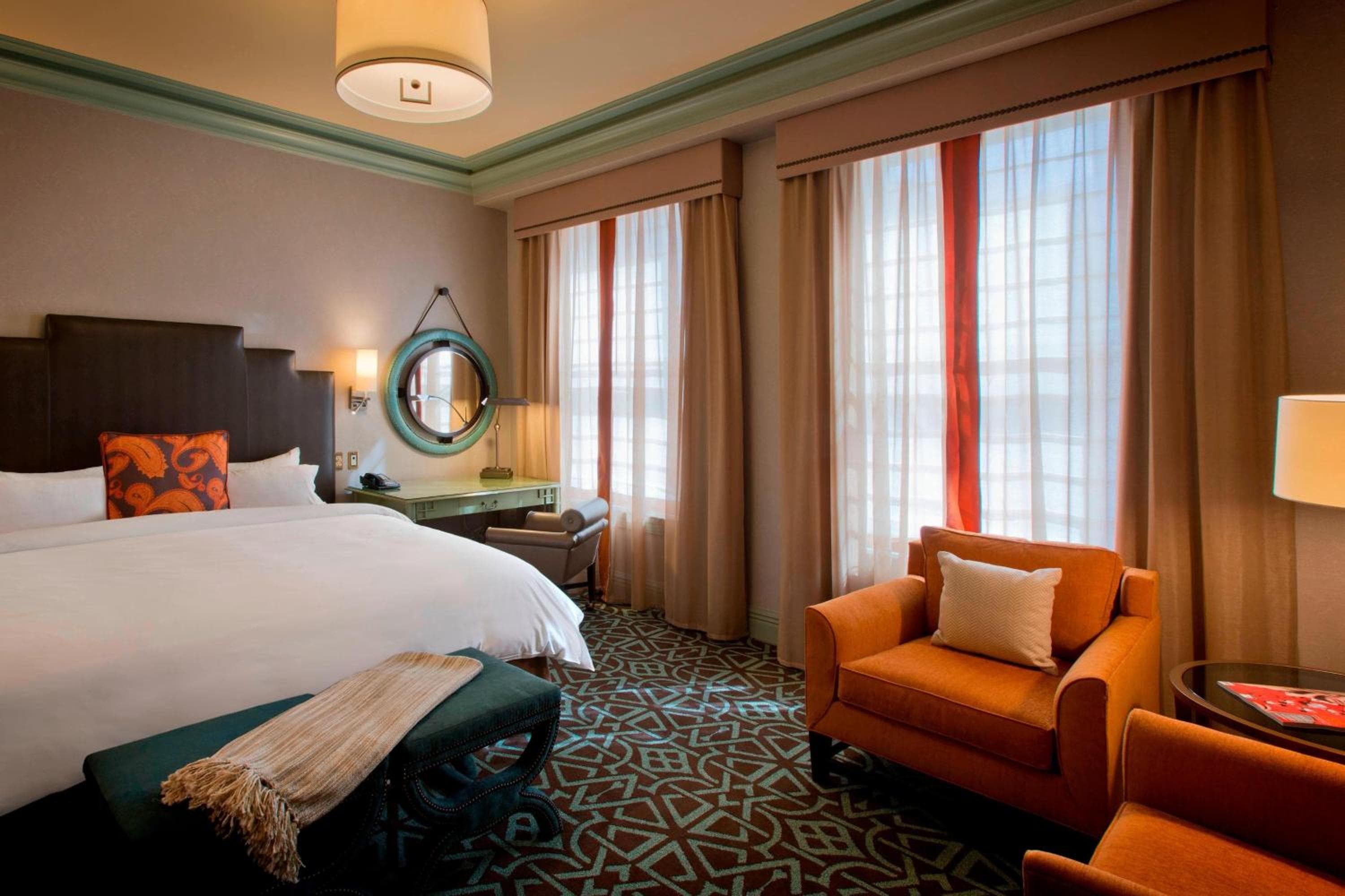 Deluxe King Room with Whirlpool and City View room photo