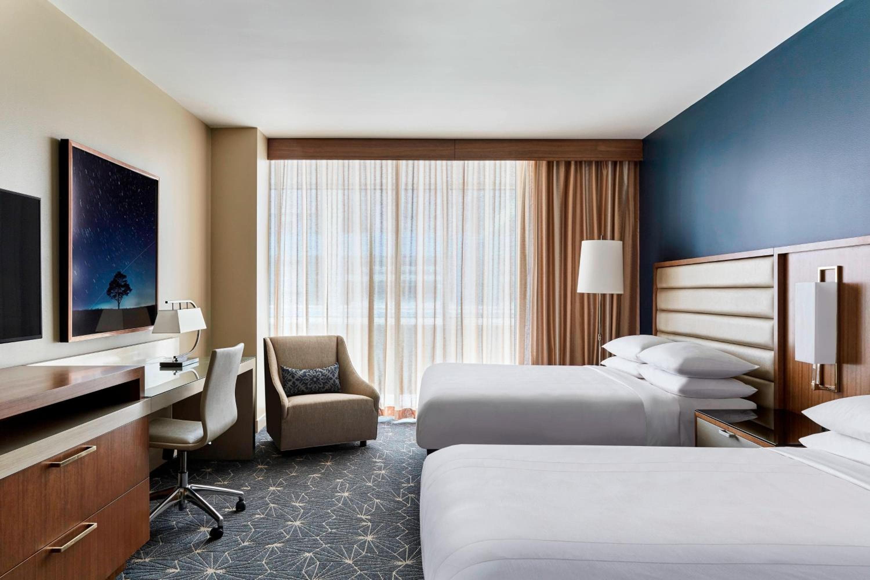 Queen Room with Two Queen Beds and Roll-in Shower - Mobility Accessible room photo