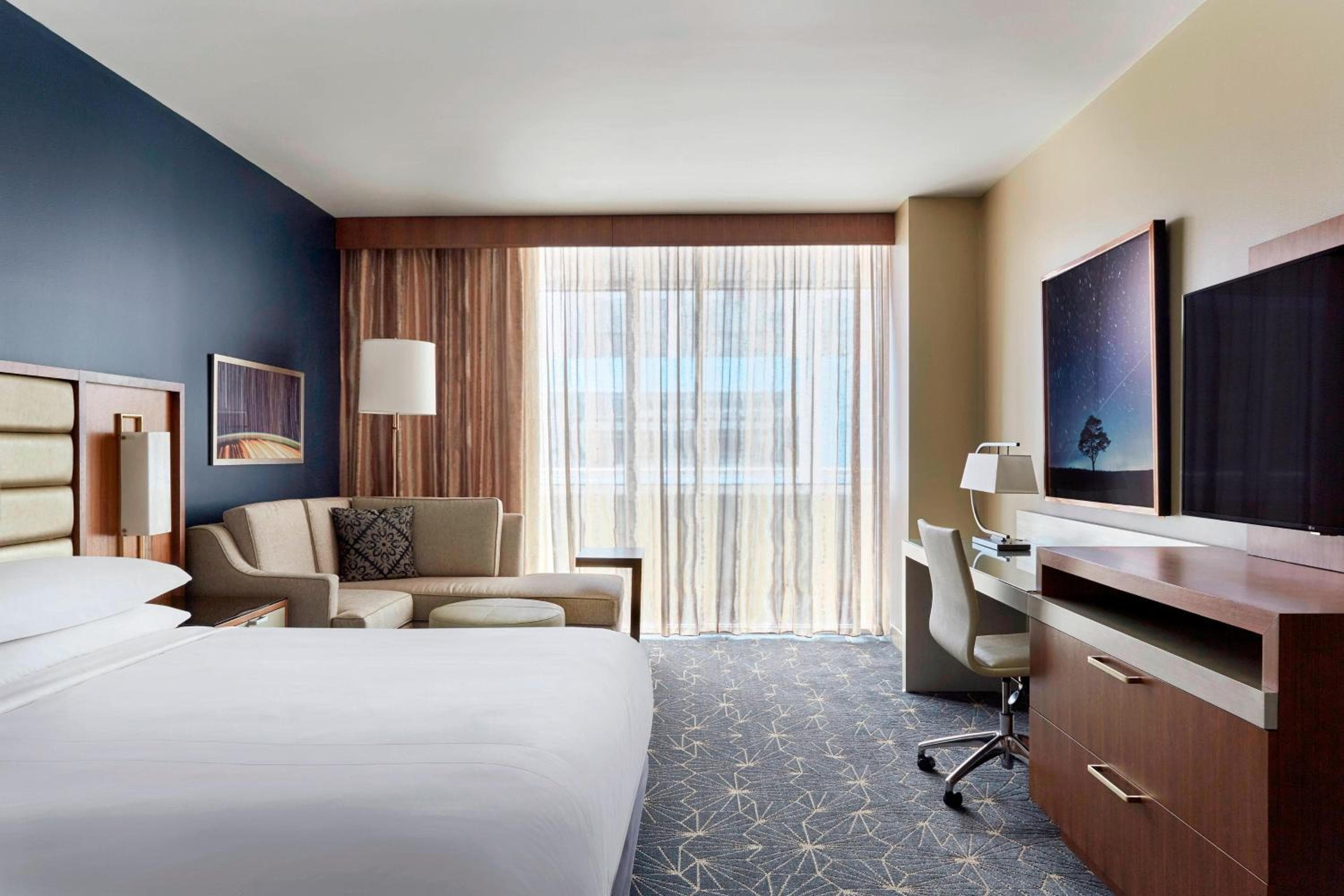 Guest Room with King Bed room photo