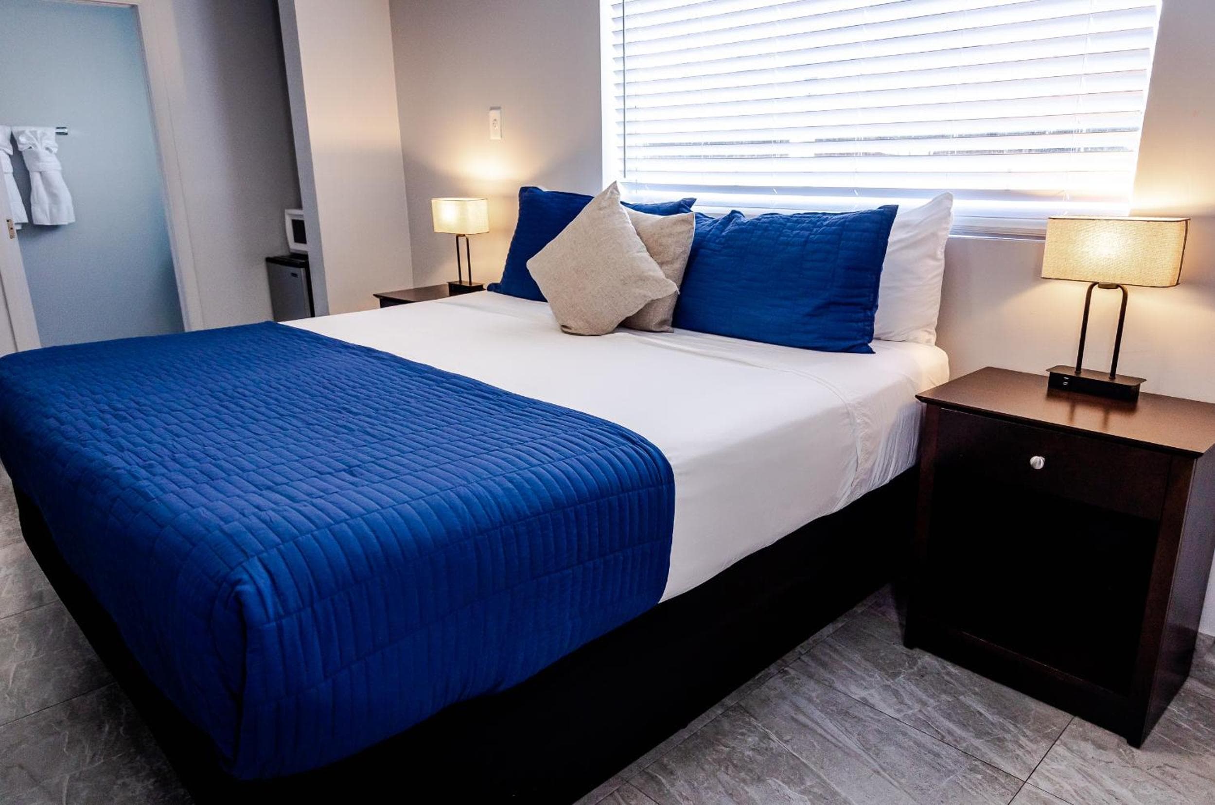 Double Room King Bed room photo