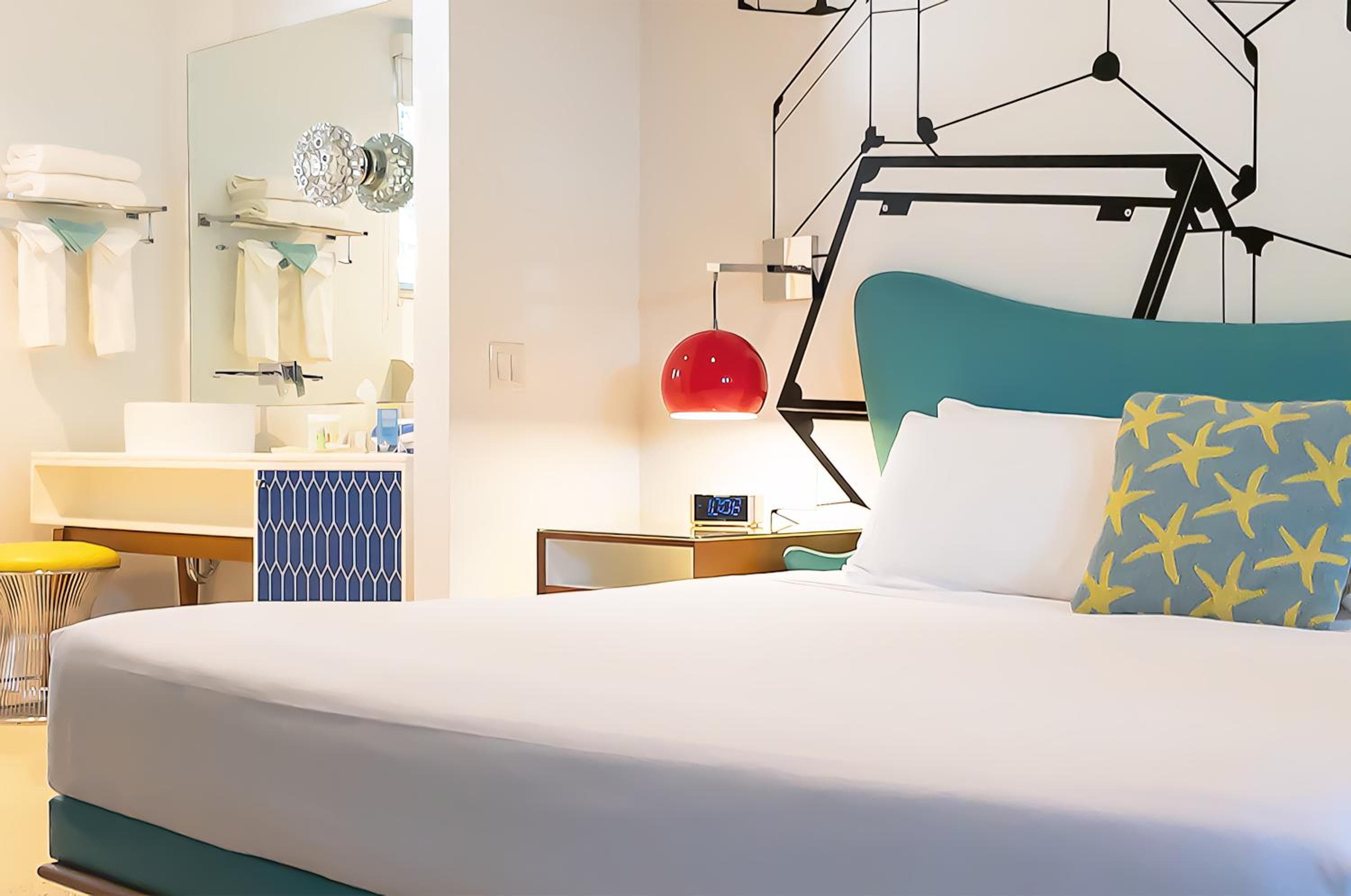 Deluxe King Suite room photo