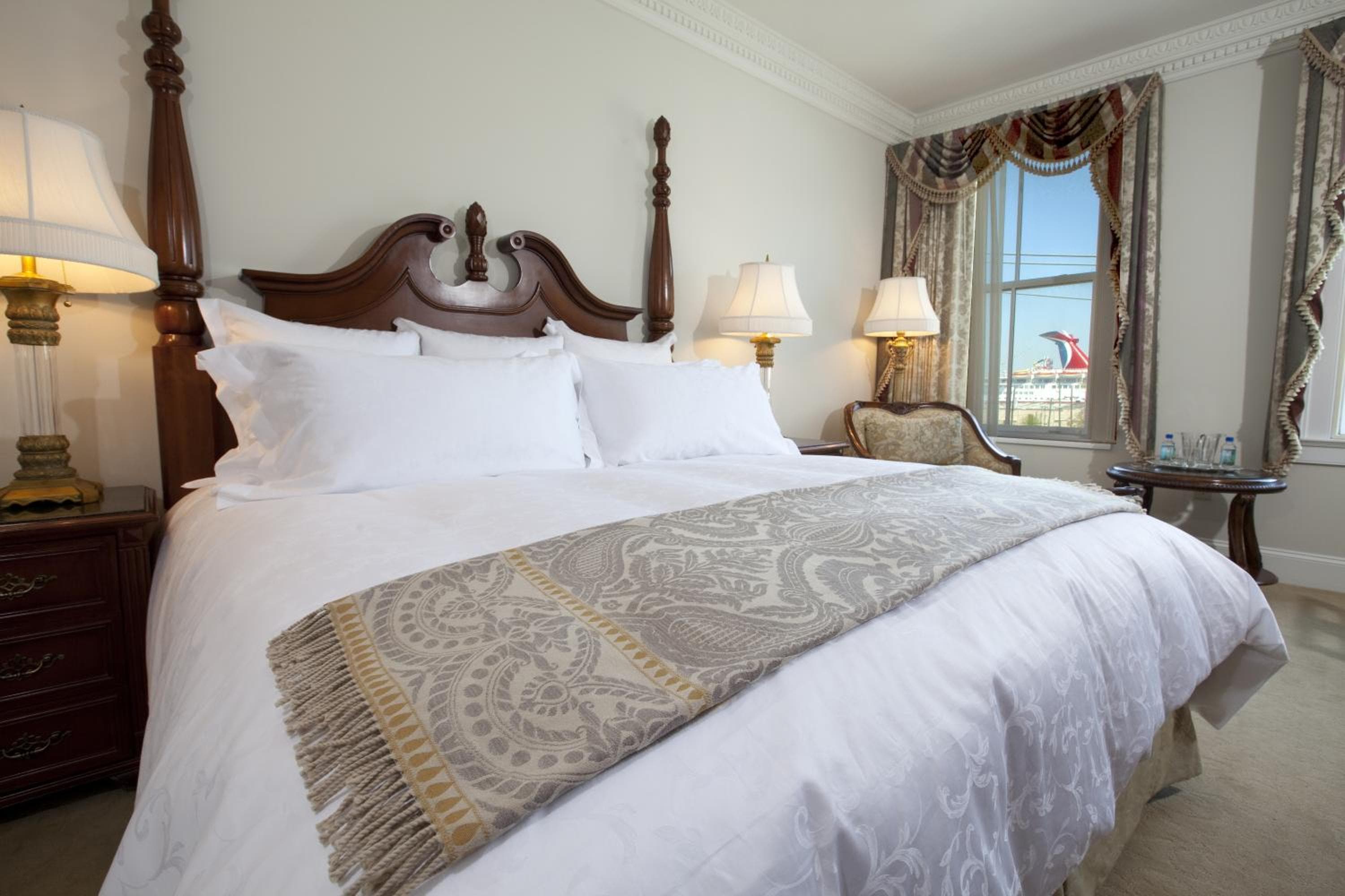 Luxury King Room room photo