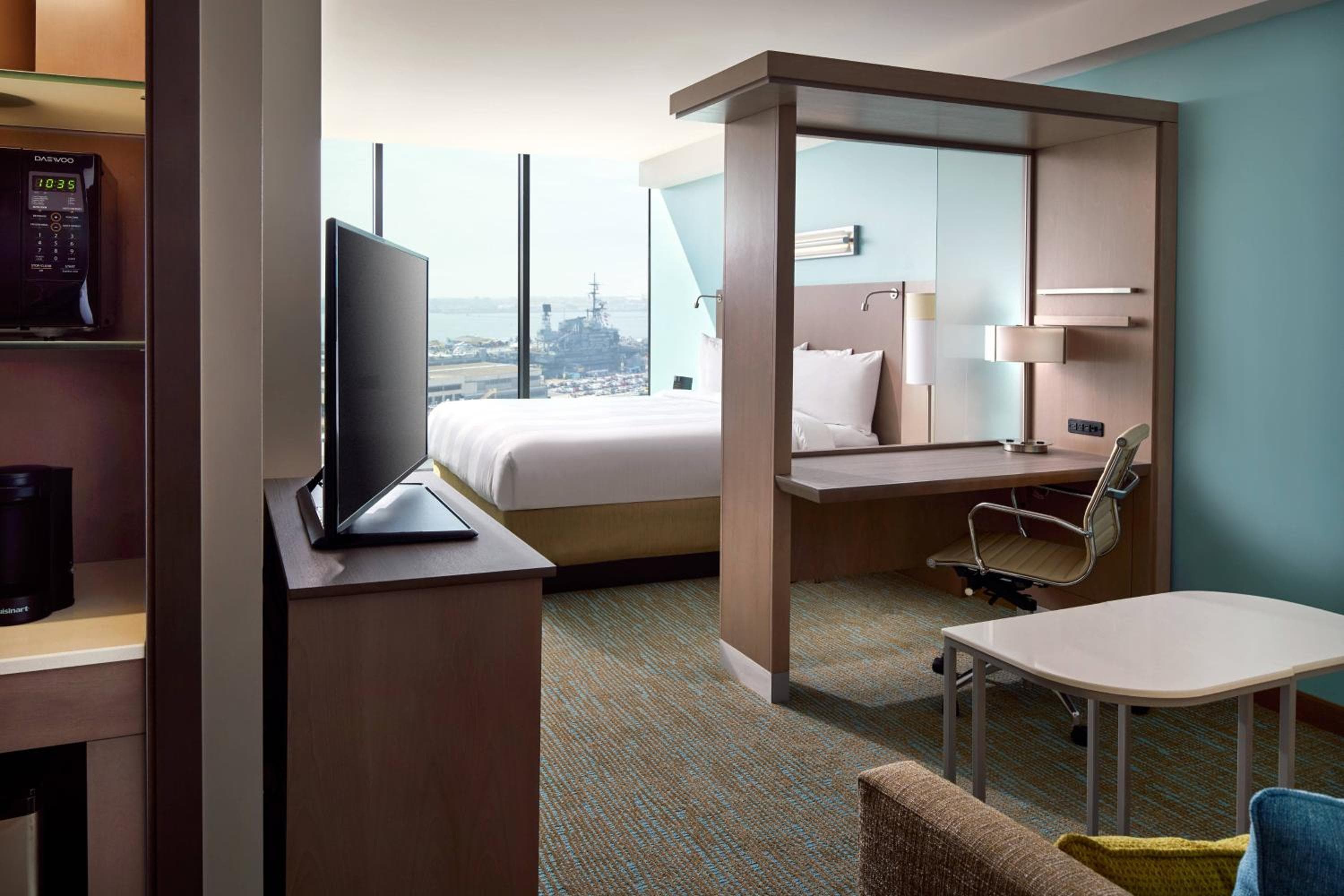 King Suite with Sofa Bed room photo