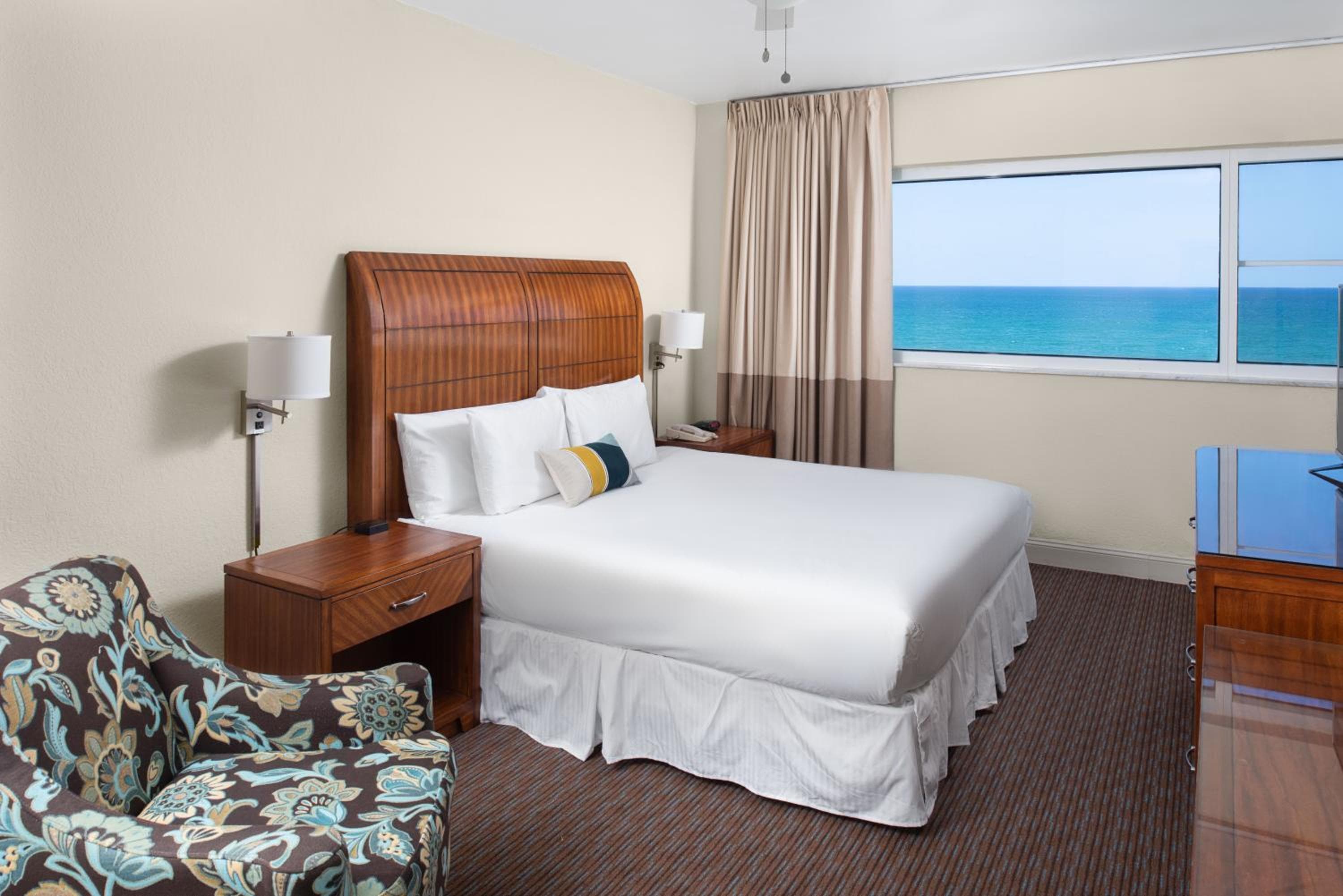 Oceanfront King room photo