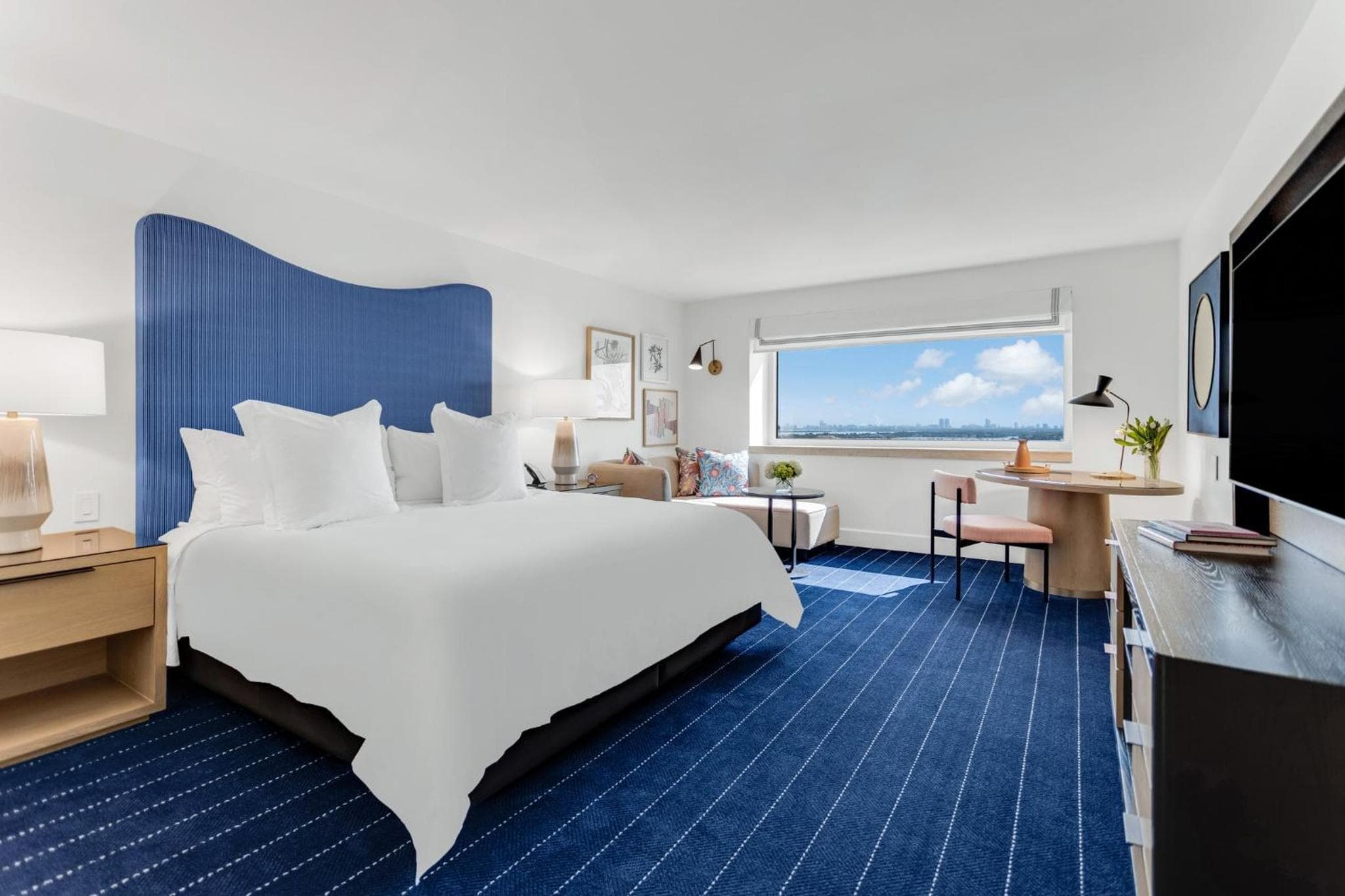 Classic King Room with Bay View room photo