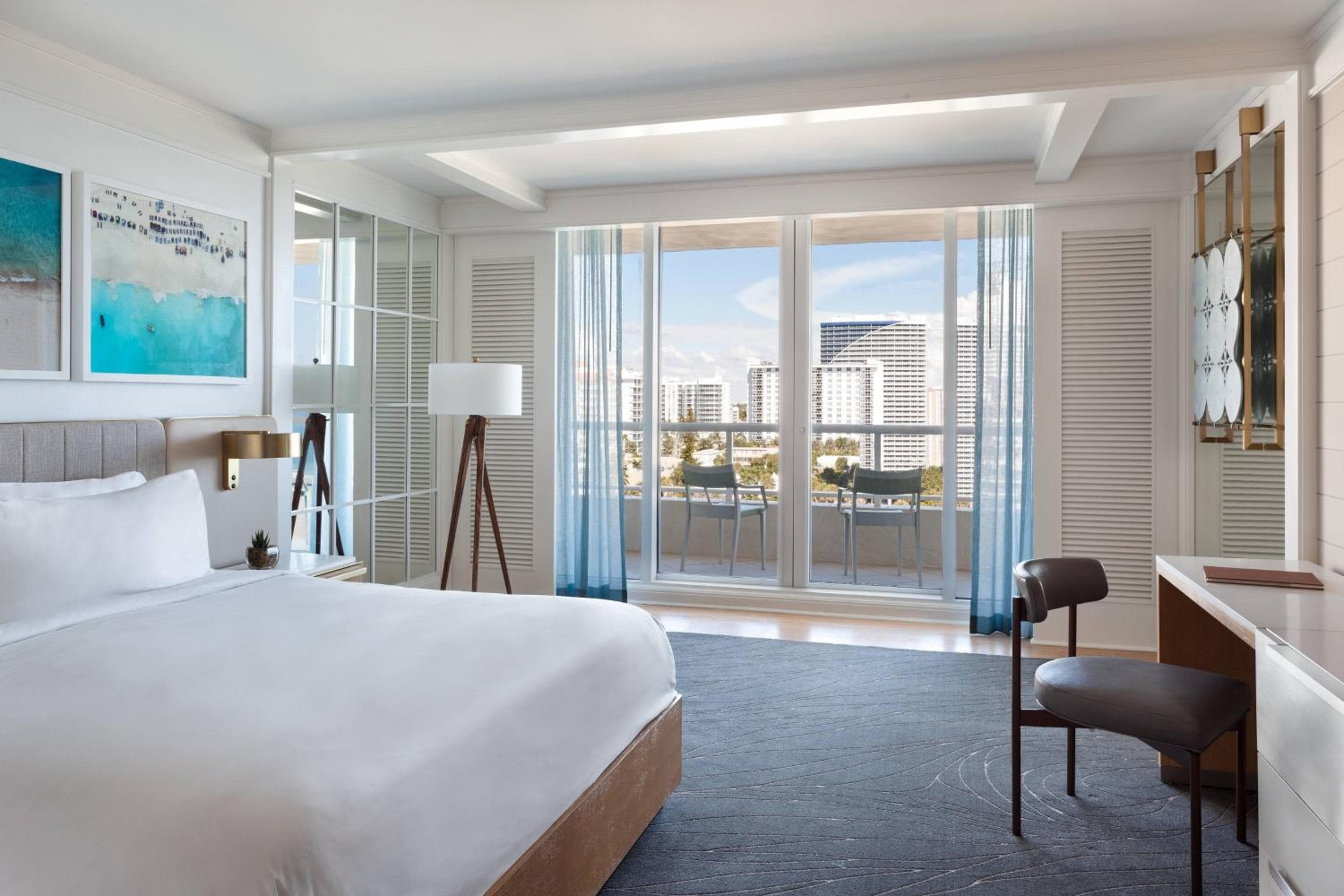 King Room with Partial Ocean View room photo