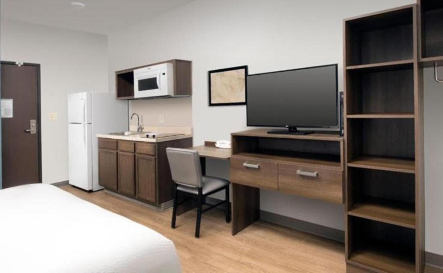 Queen Room  with Tub - Disability Access/Non-Smoking room photo