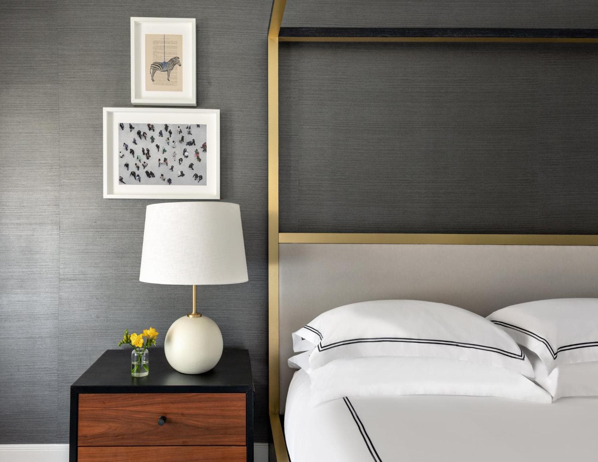 Essential Room room photo