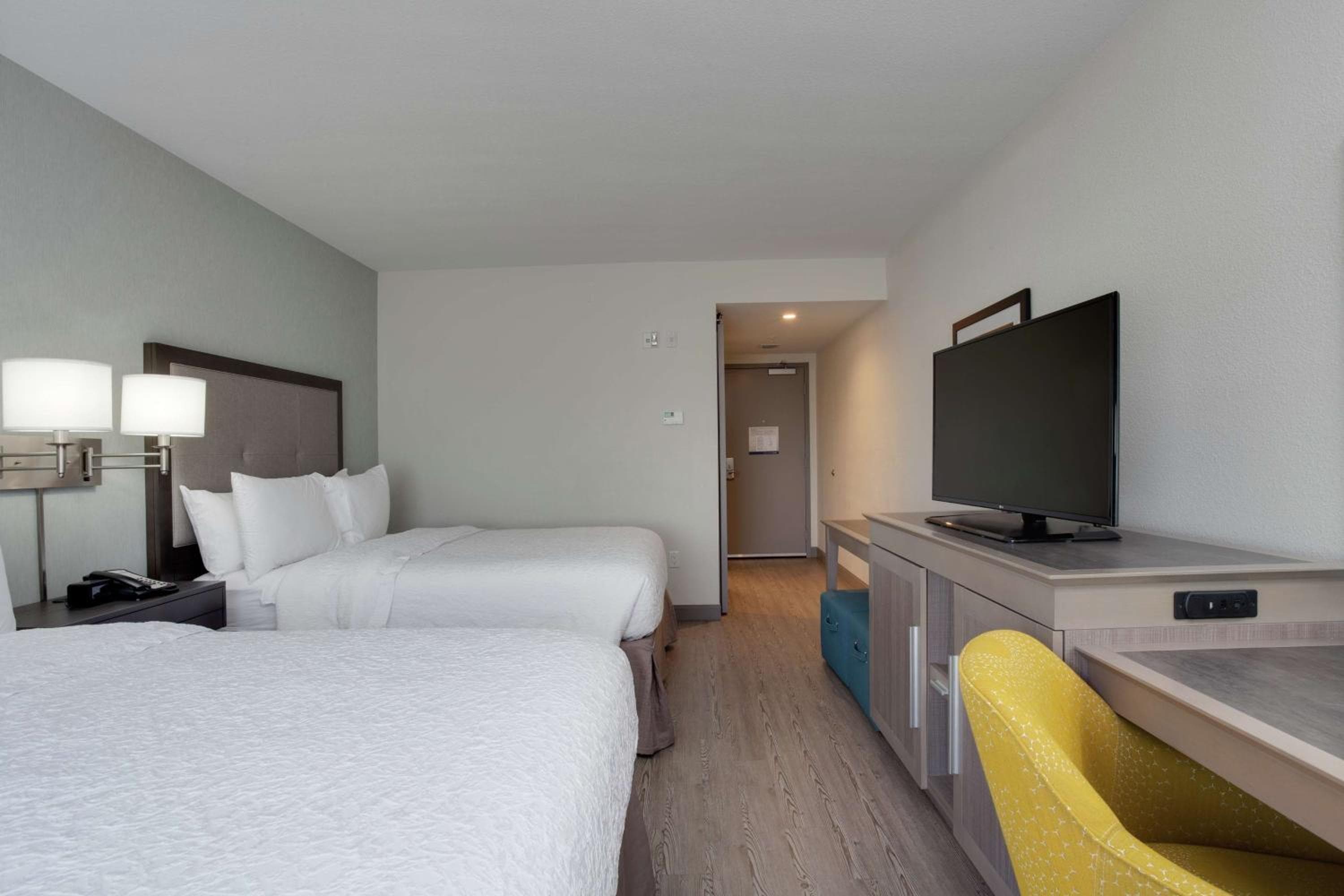 Queen Room with Two Queen Beds - Non-Smoking room photo