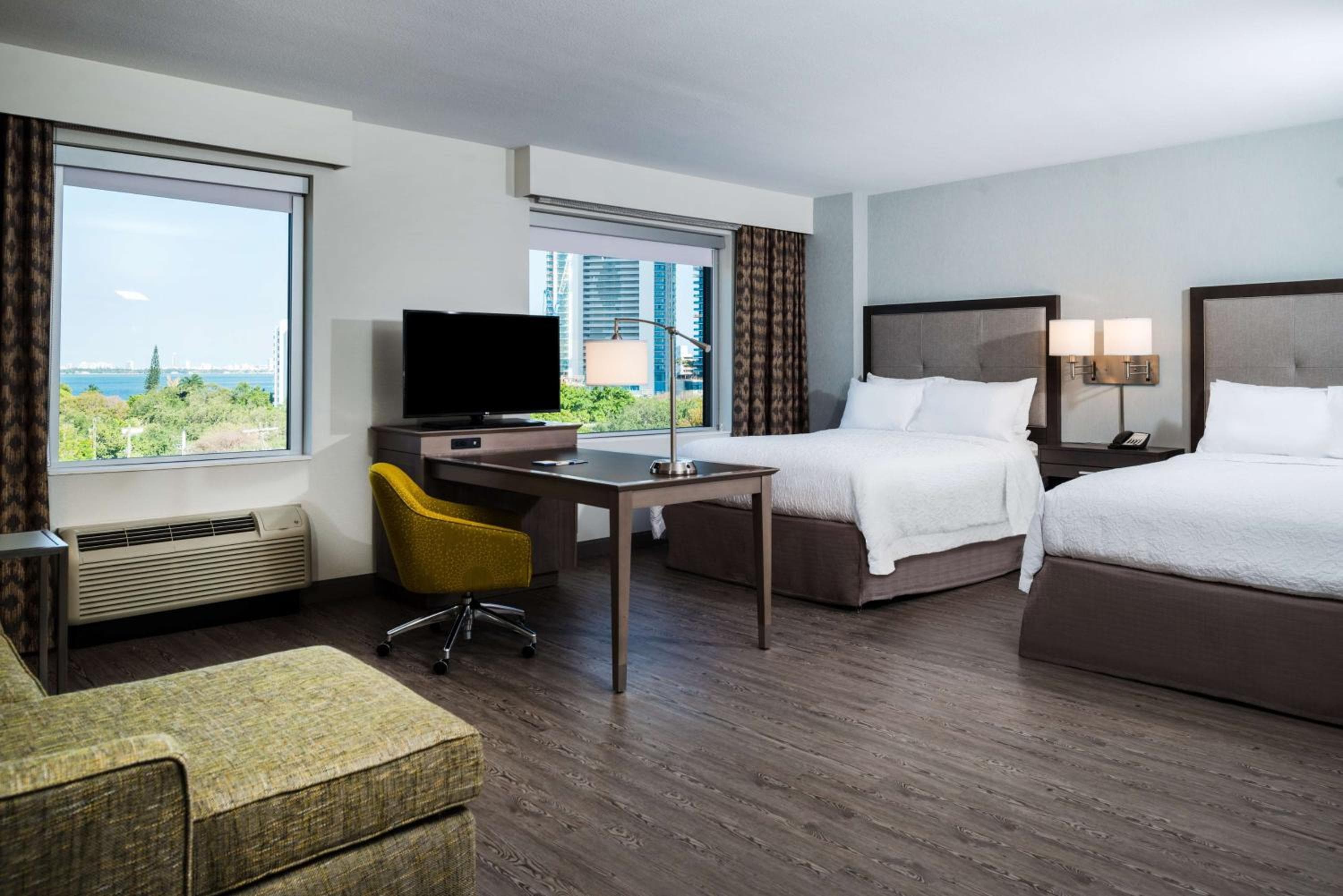 Queen Studio Suite with Two Queen Beds - Non-Smoking room photo