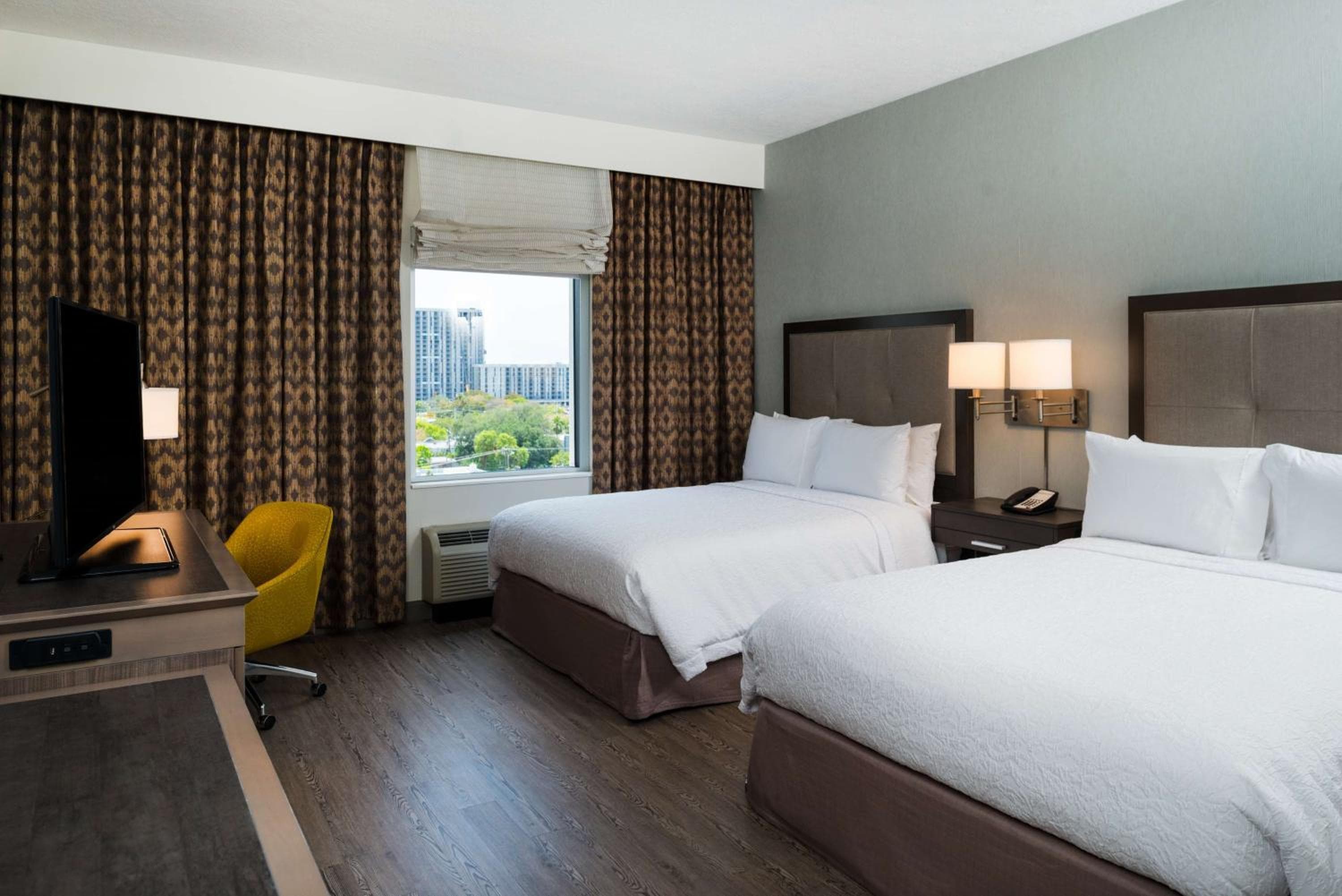 Queen Room with Two Queen Beds - Mobility Access/Non-Smoking room photo