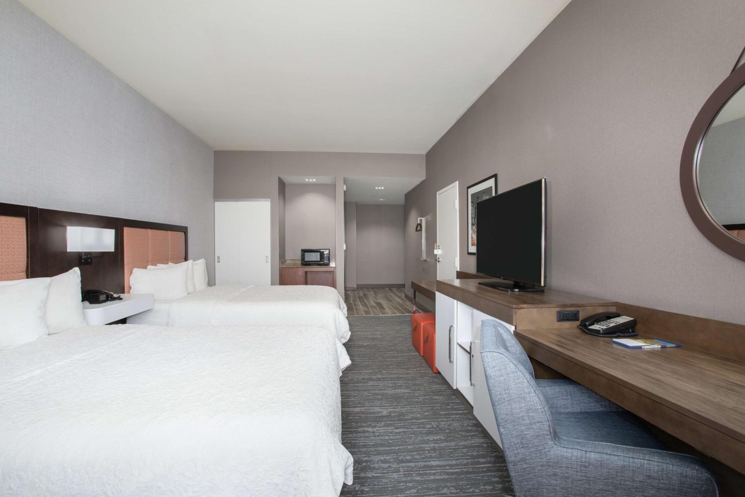 Queen Room with Two Queen Beds - Mobility Access/Non-Smoking room photo