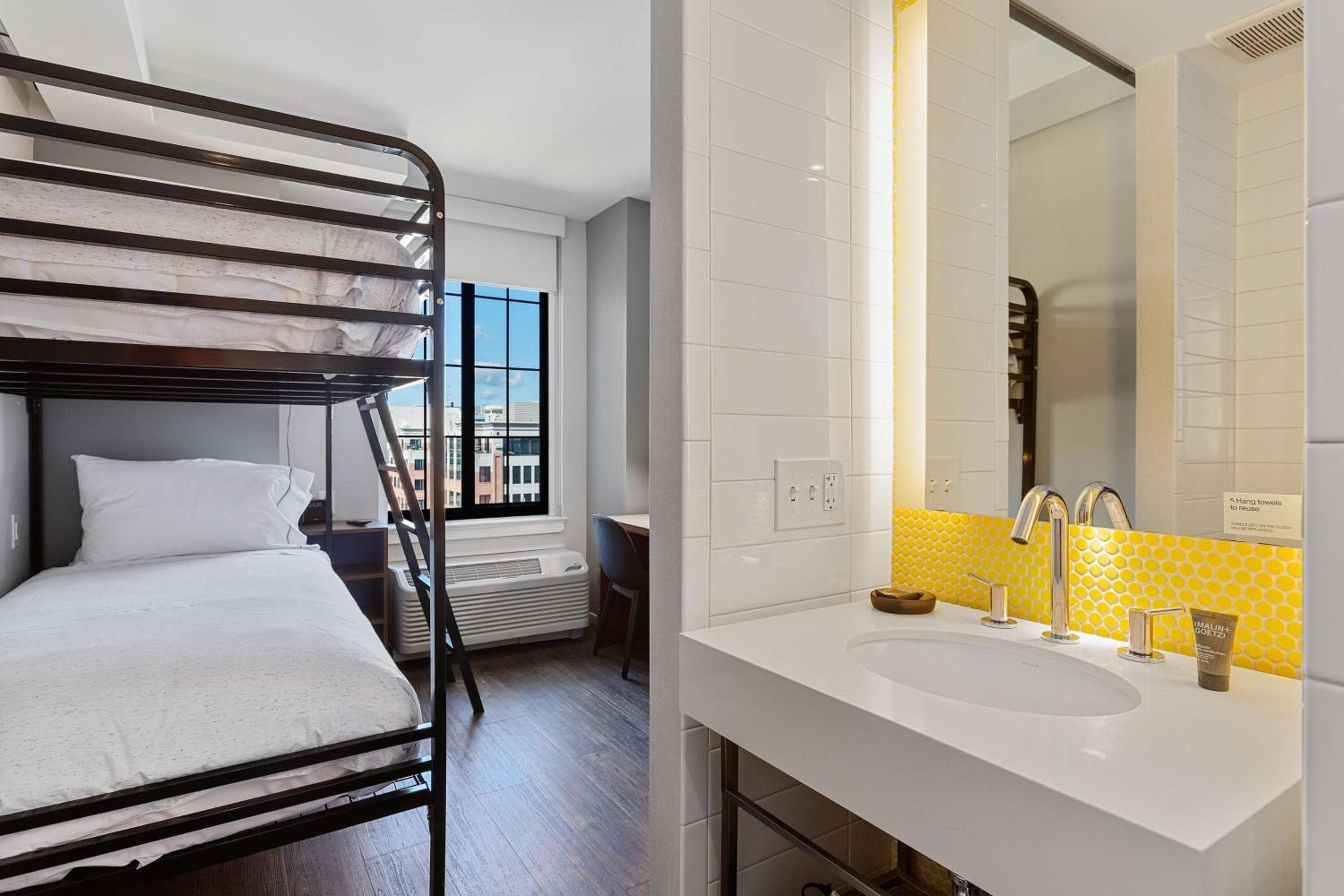 Twin Room with Bunk Beds - Hearing Accessible room photo