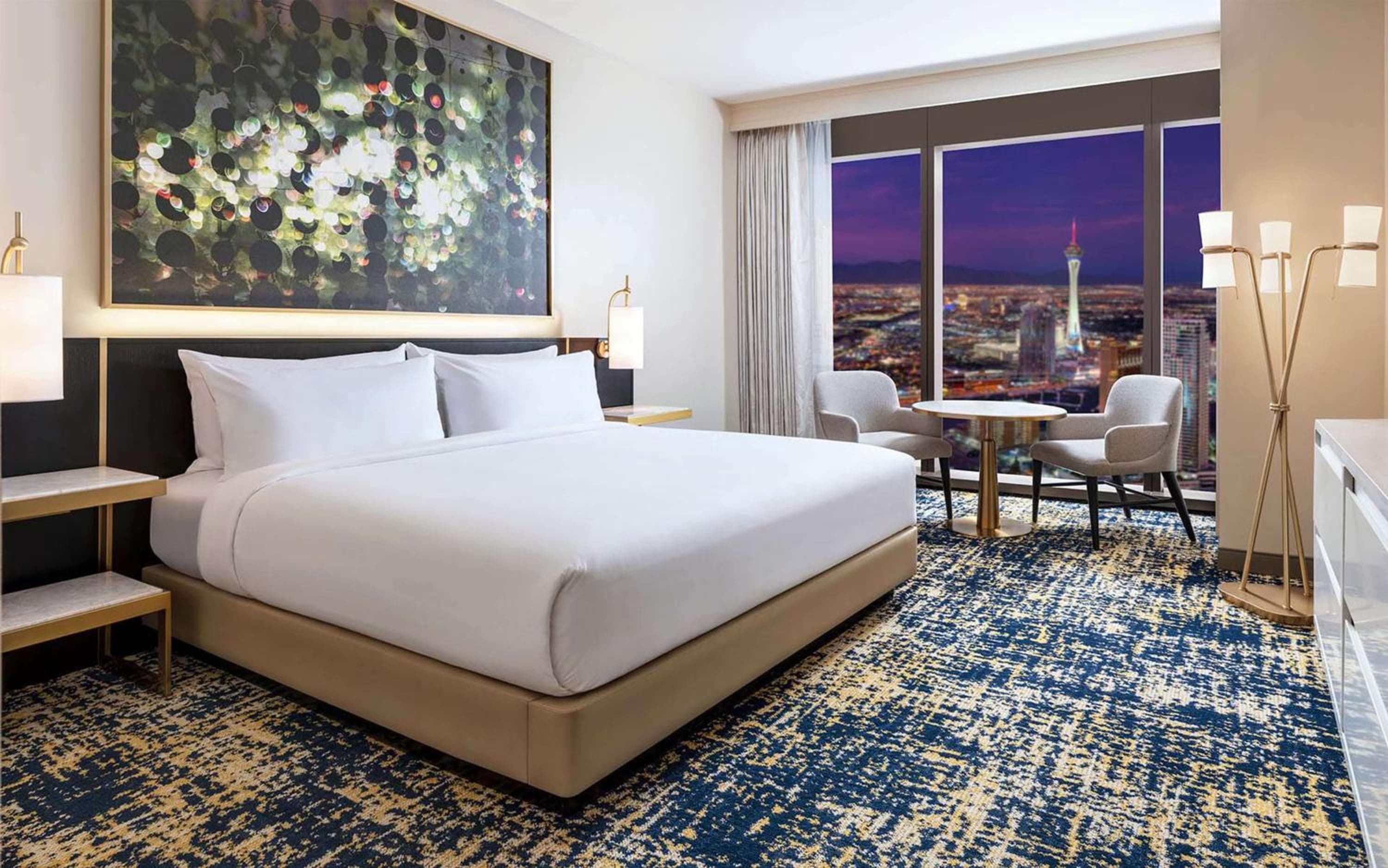 Strip View Deluxe - One King Bed room photo