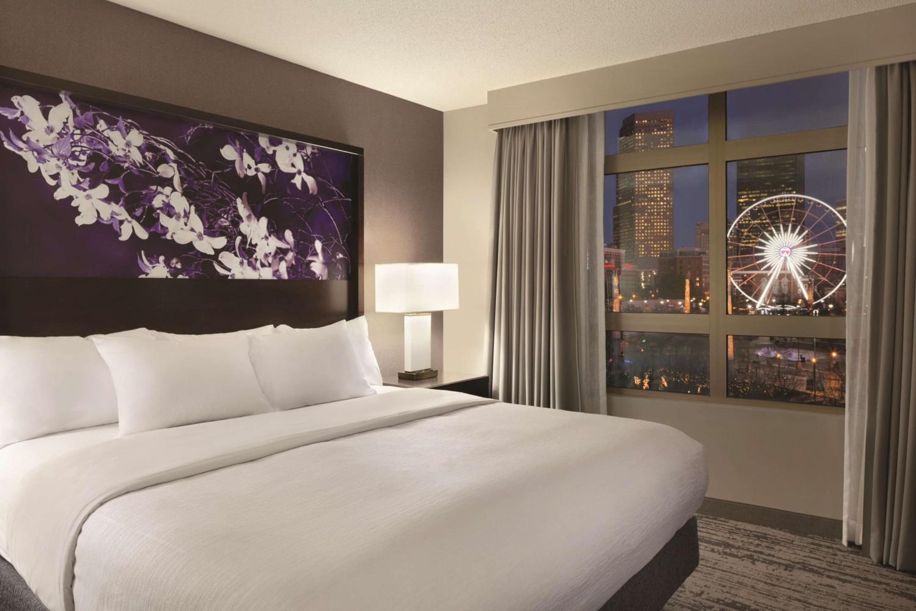 One-Bedroom King Suite with Sofa Bed room photo