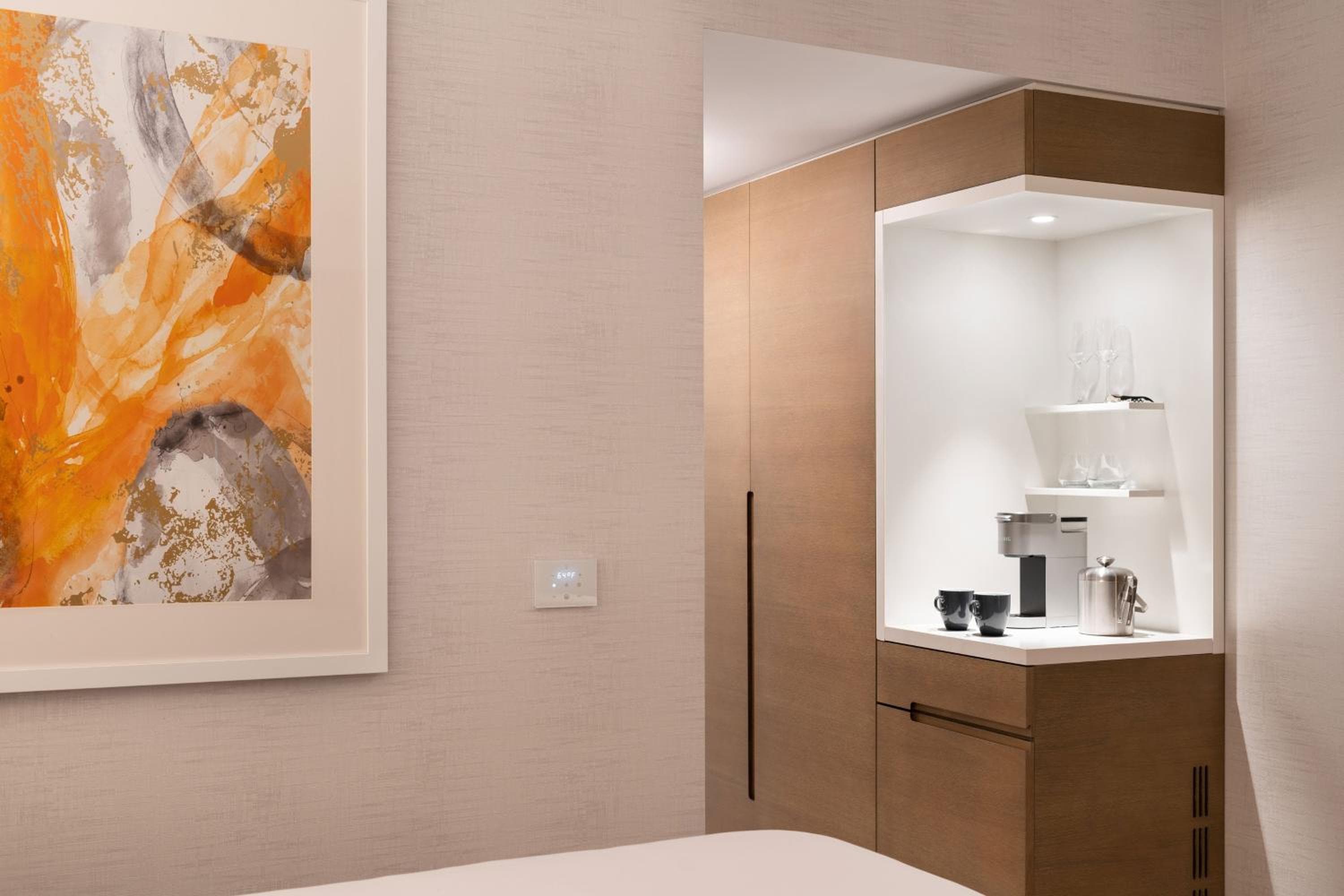 Queen Room with Two Queen Beds - Hearing Accessible room photo