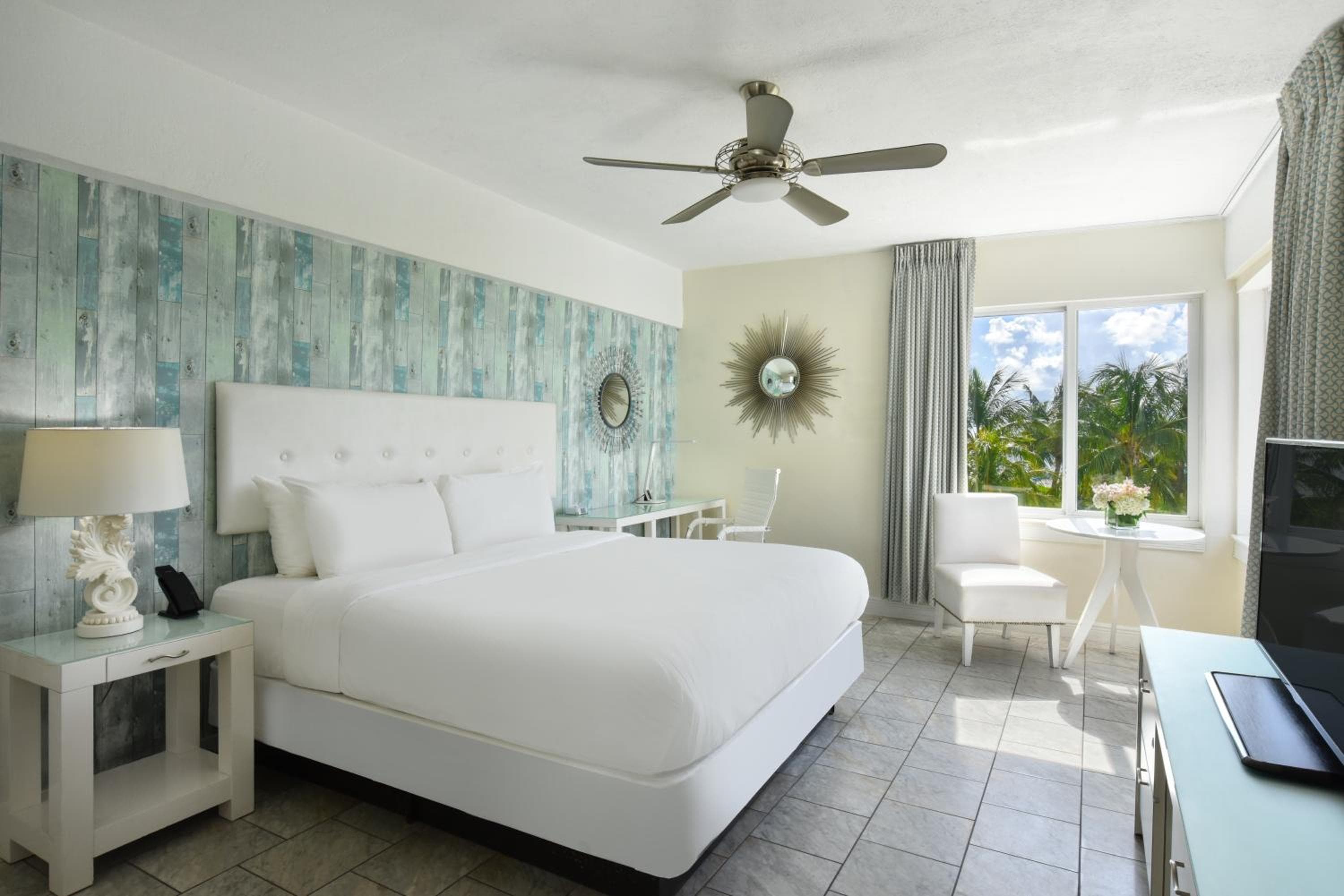 King Room with Oceanfront View room photo