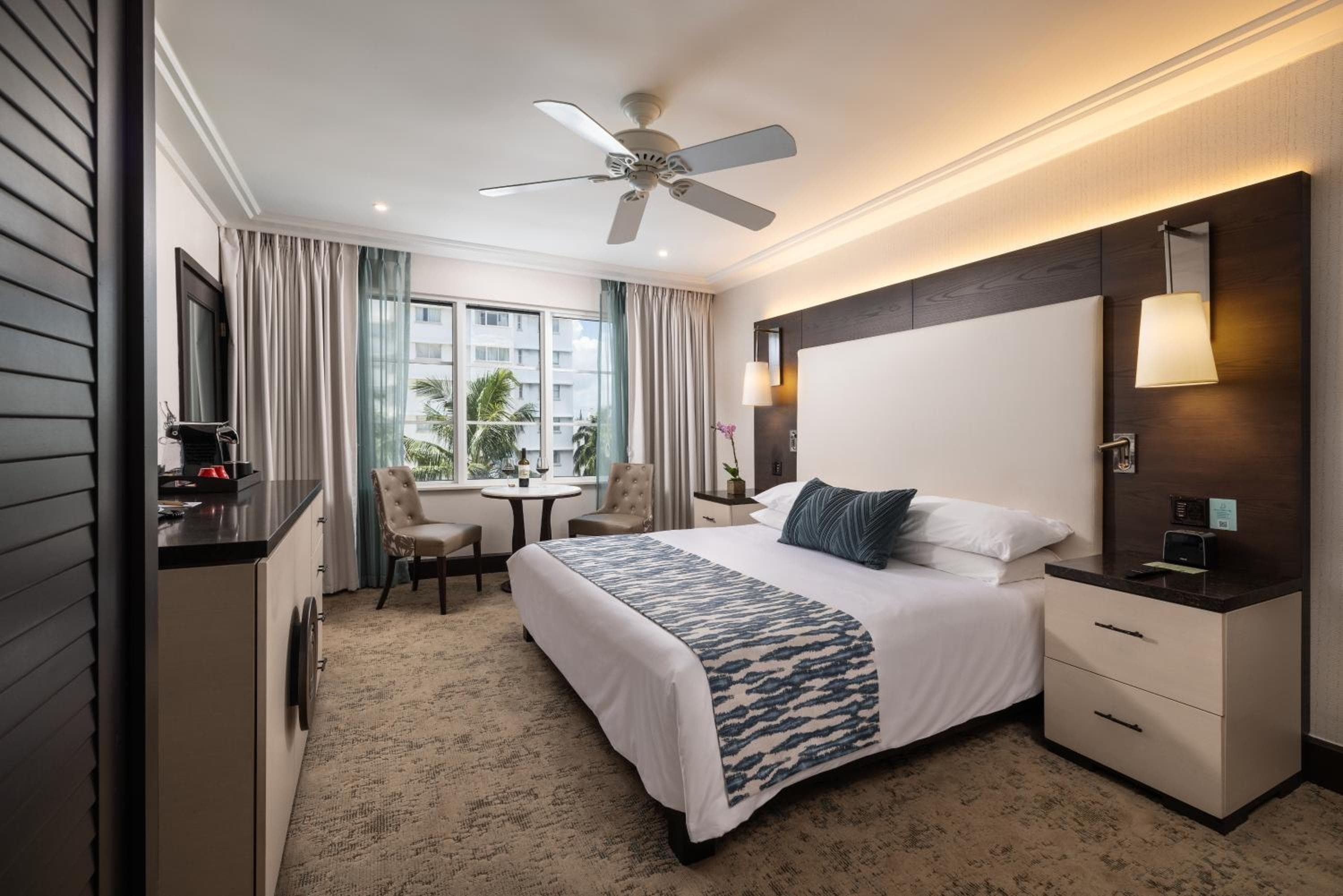 Accessible 1 King Bed room photo