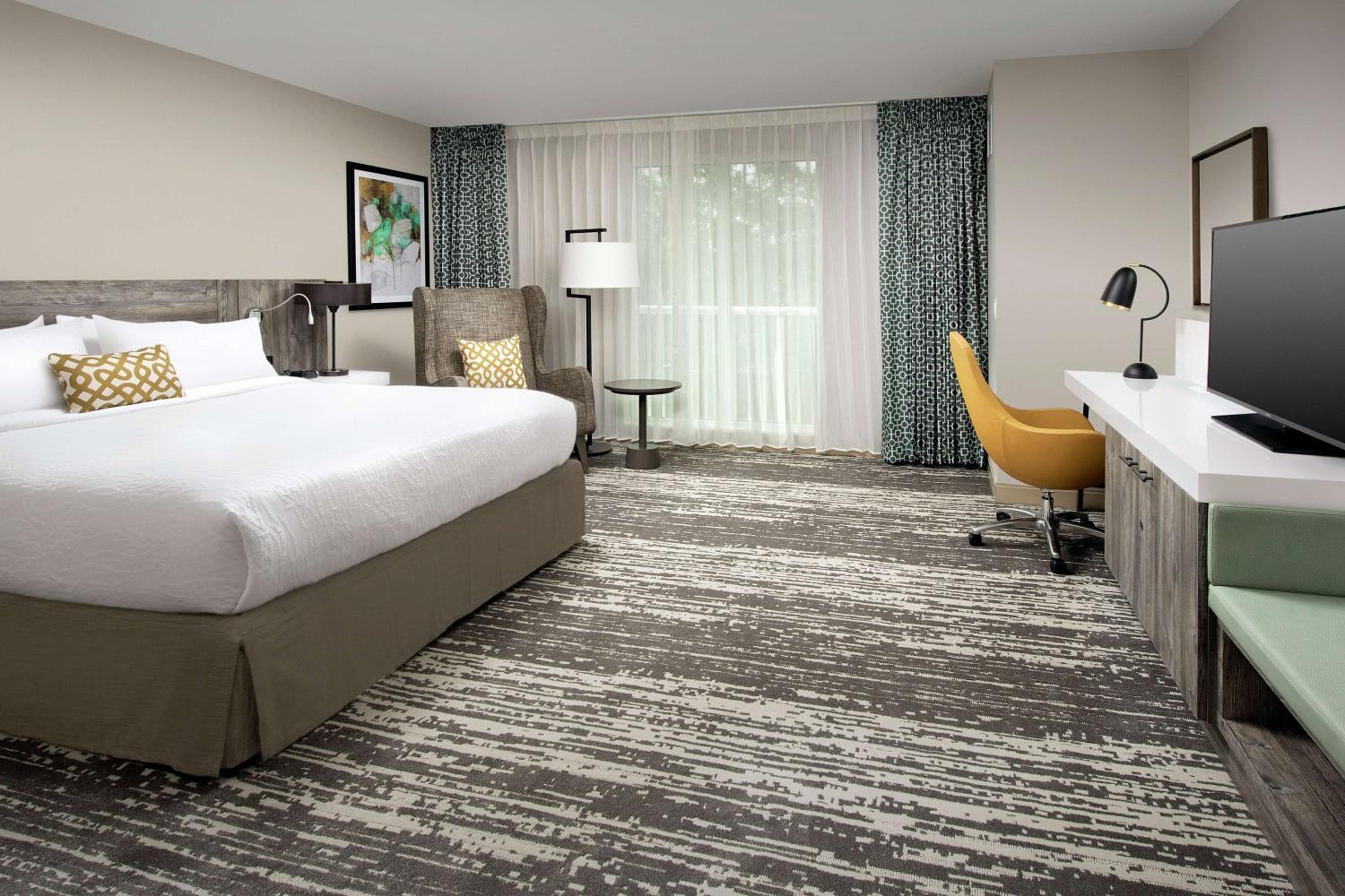 King Room with Roll-In Shower - Mobility/Hearing Accessible room photo