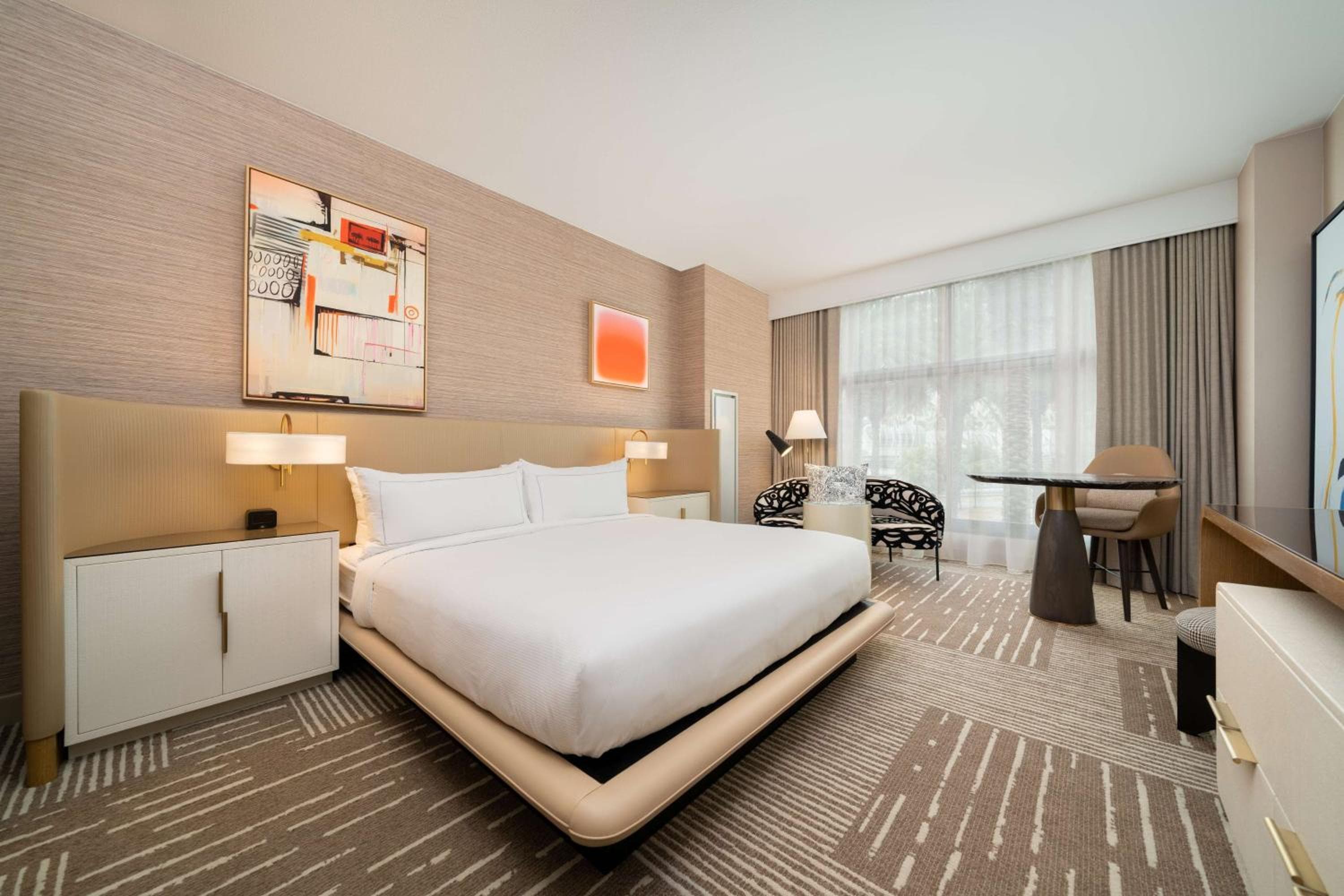 DELUXE - 1 KING room photo