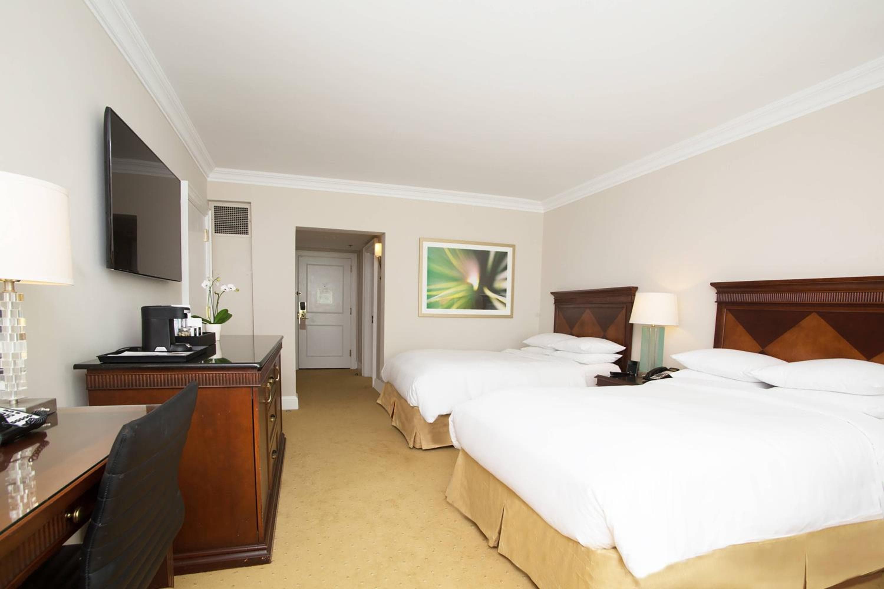 Guest Room with Two Double Beds and City View room photo