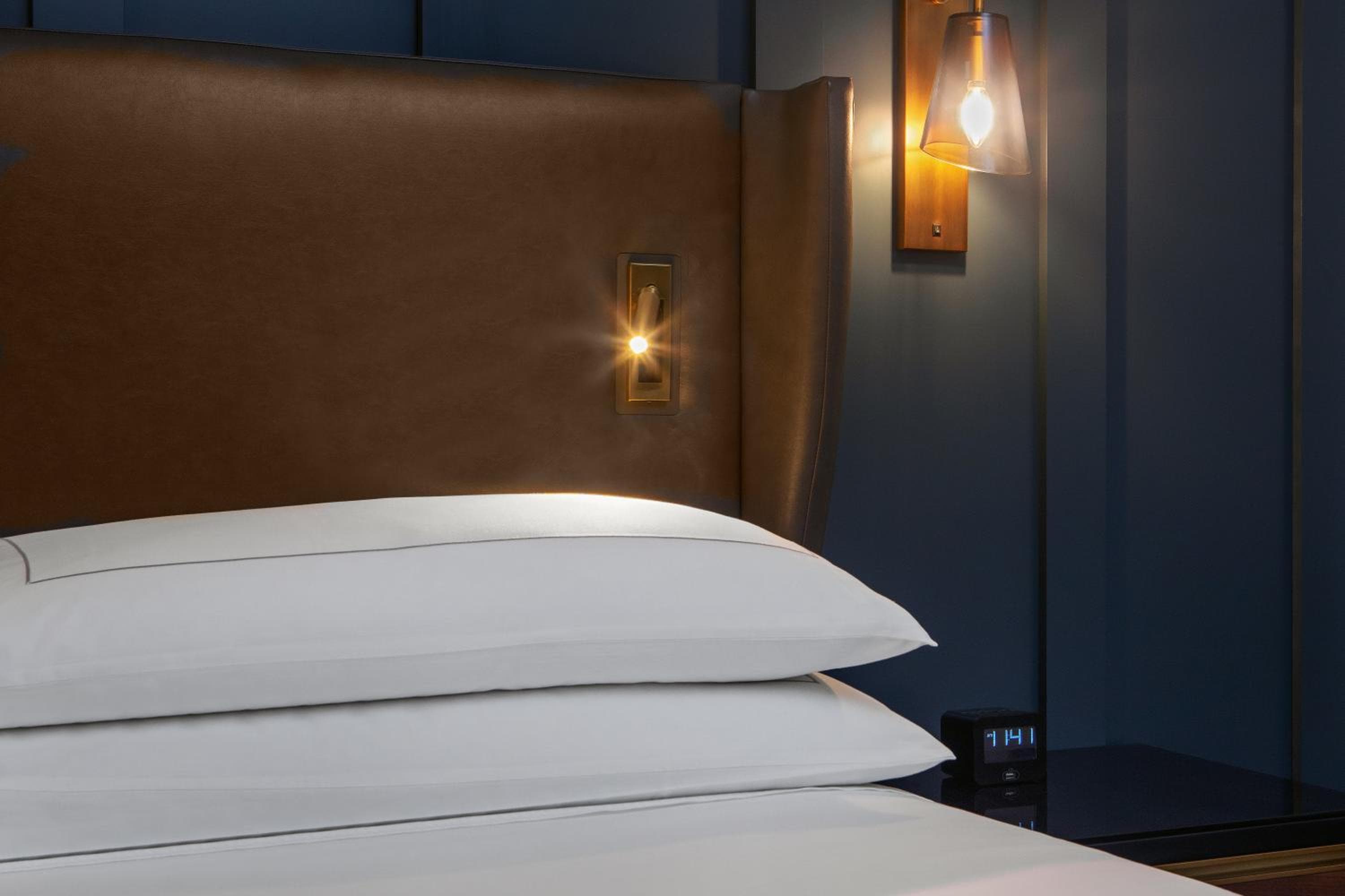 Deluxe King room photo