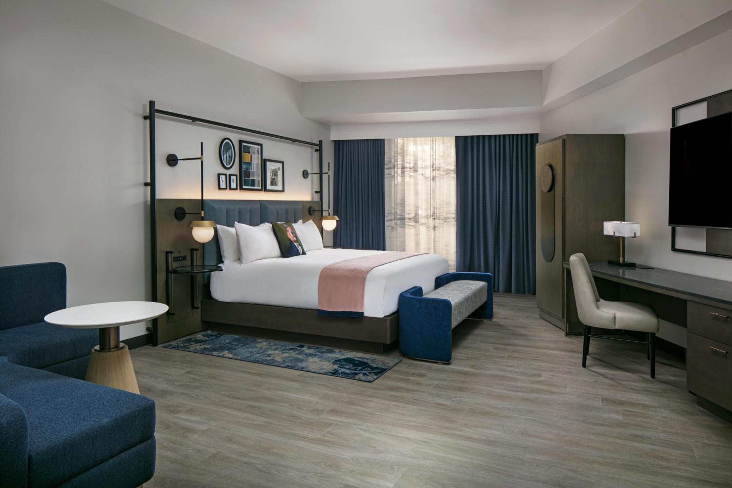 Standard King - Gallery View room photo