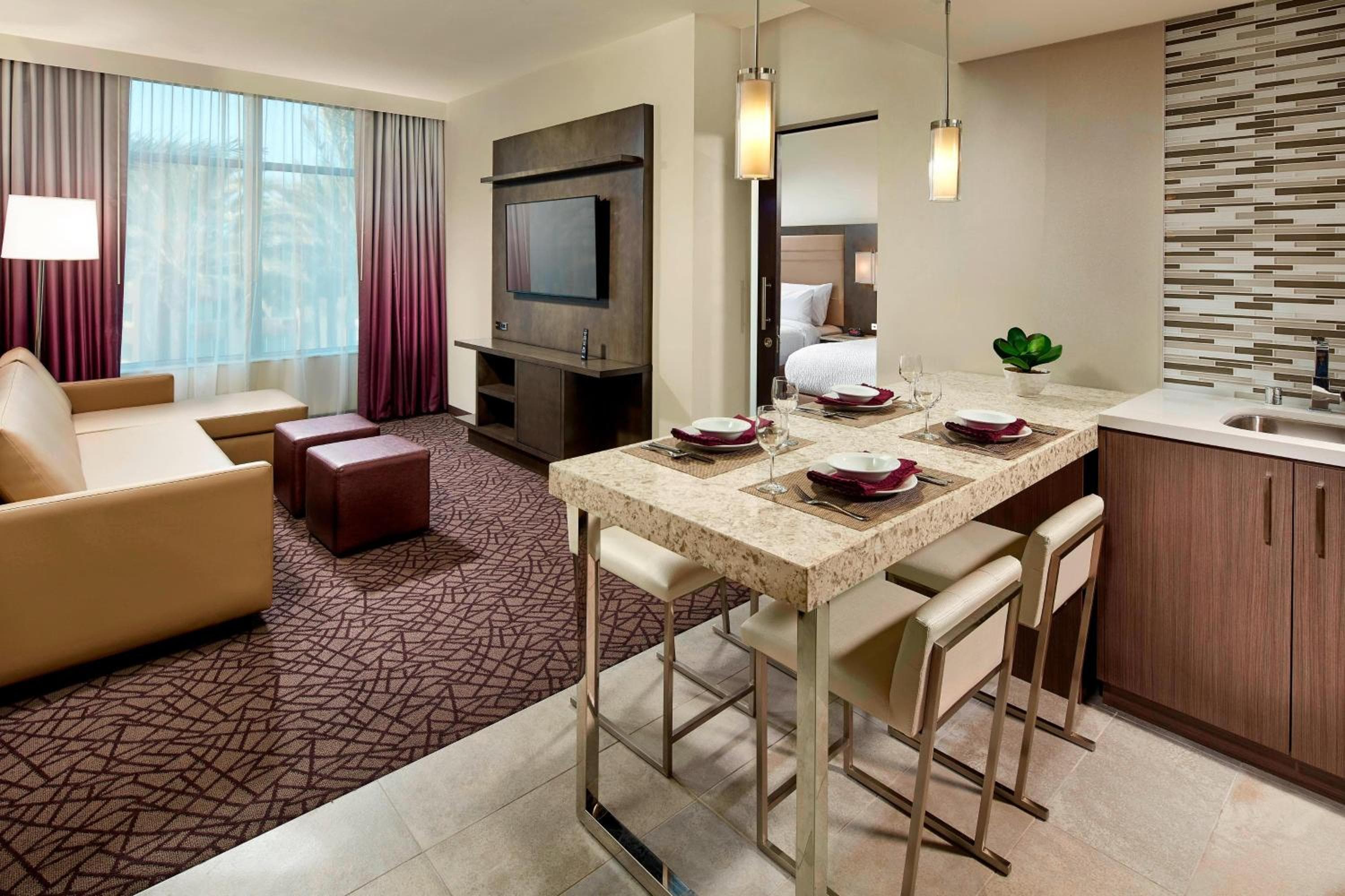 Deluxe One Bedroom 2 Queens Suite with Sofa Bed room photo