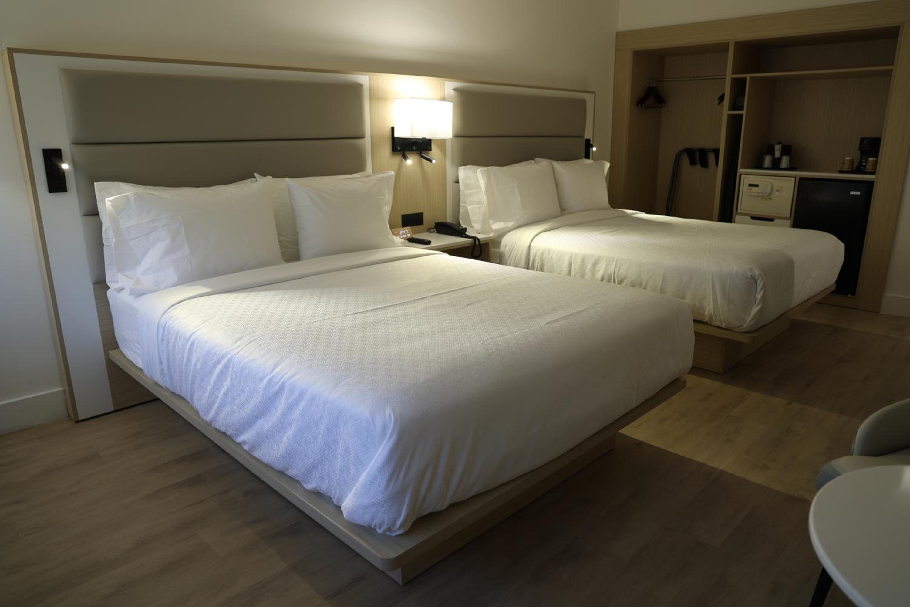 Premium Two queen Beds room photo