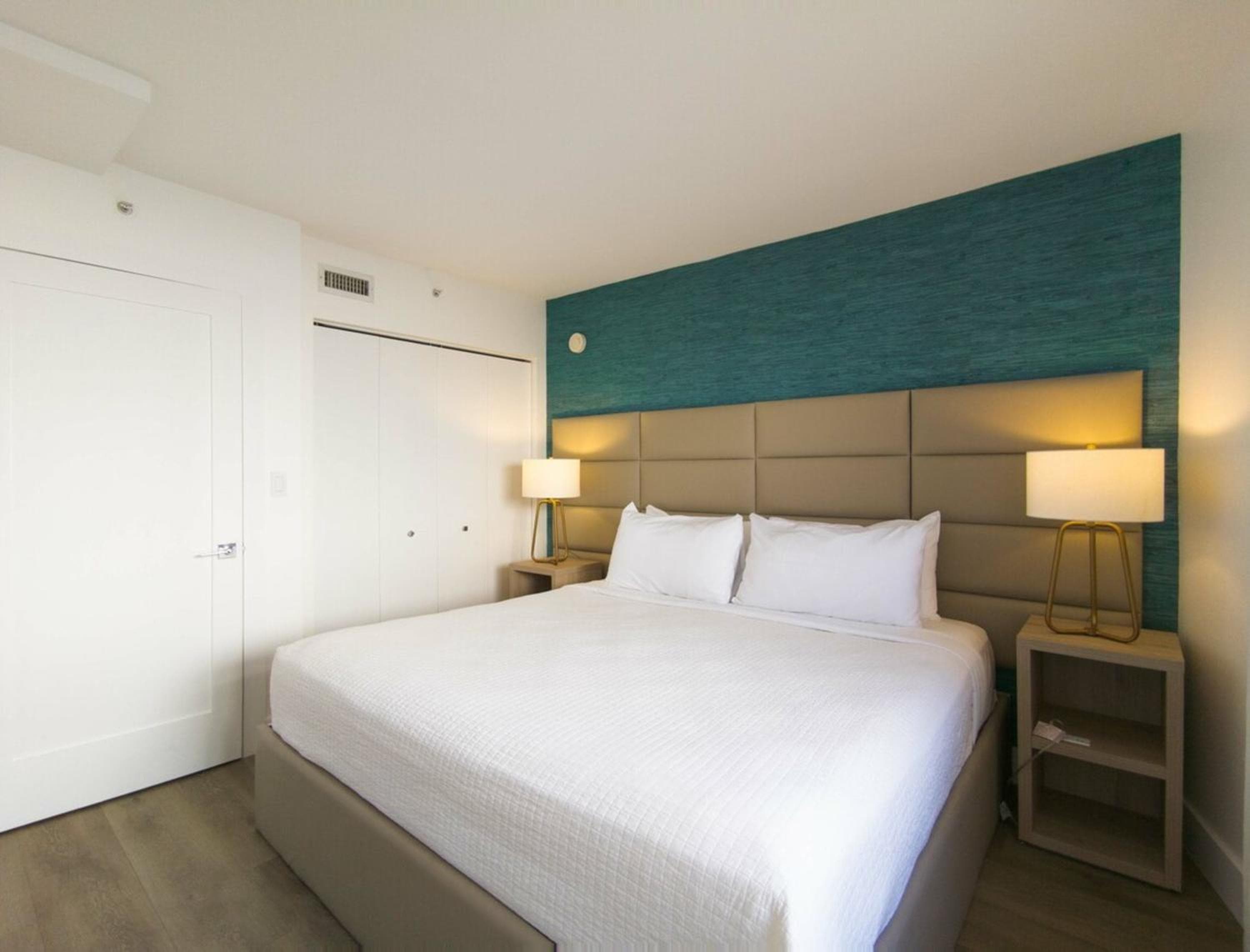 TWO  BEDROOM WITH BALCONY room photo