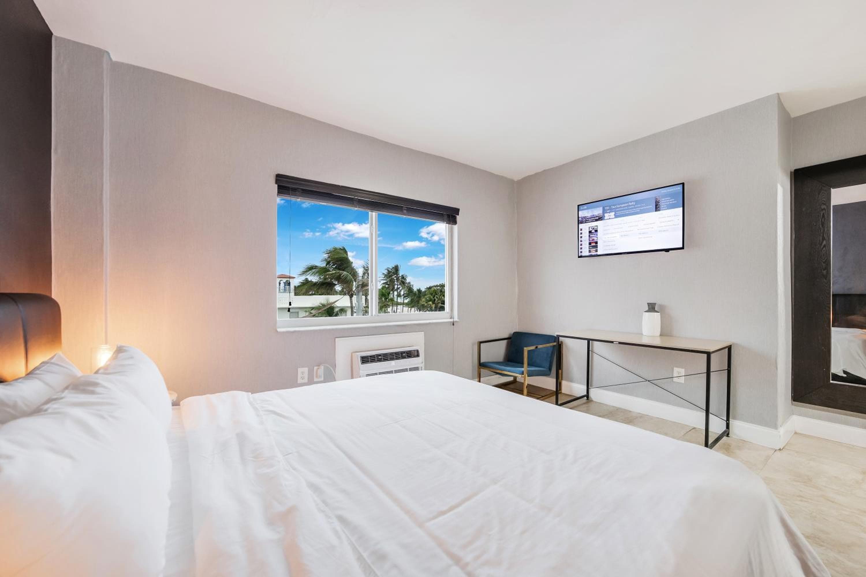 Superior King Room  (Self Check-in) room photo