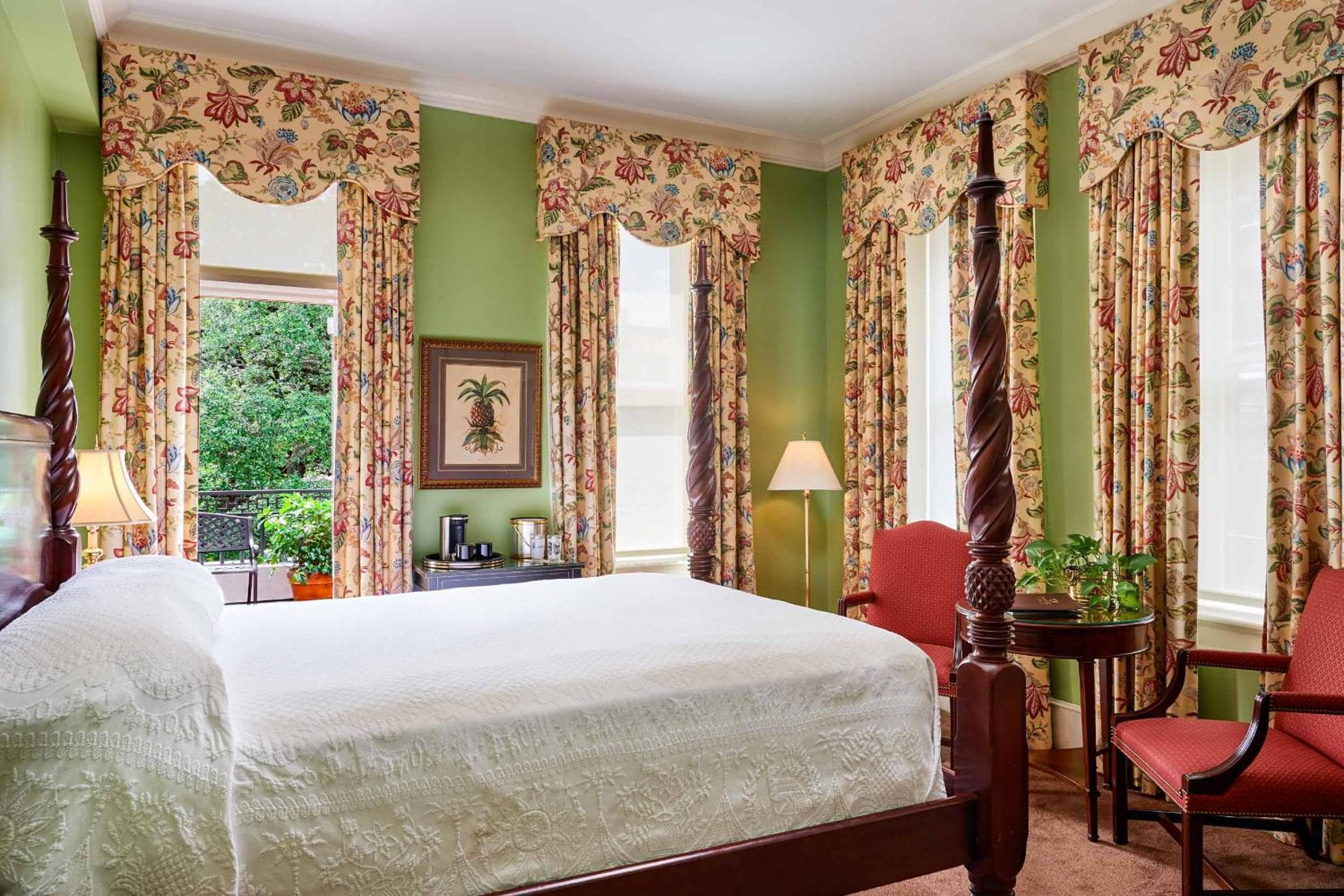 Deluxe Queen Room room photo