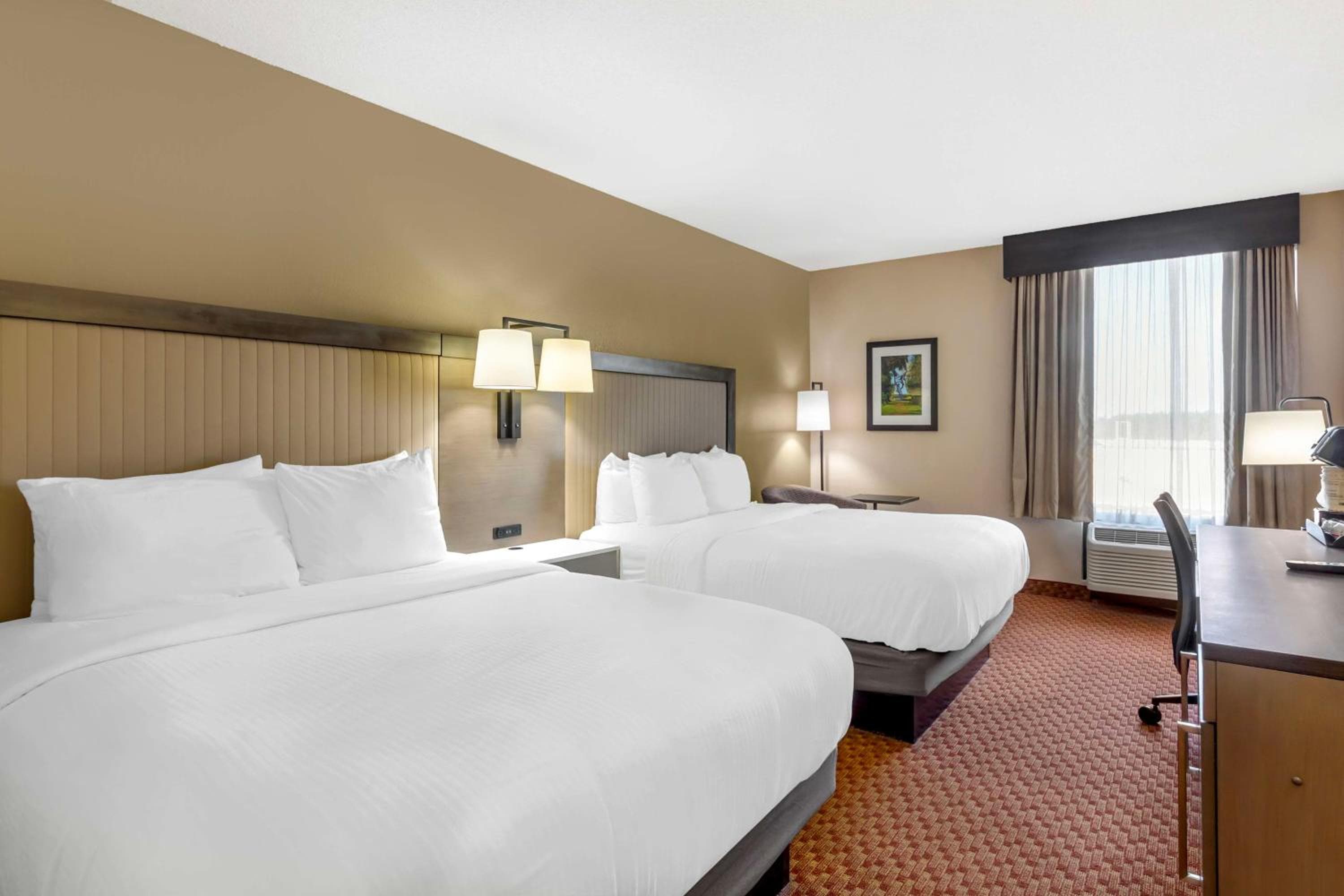 Queen Room with Two Queen Beds - Non-Smoking room photo
