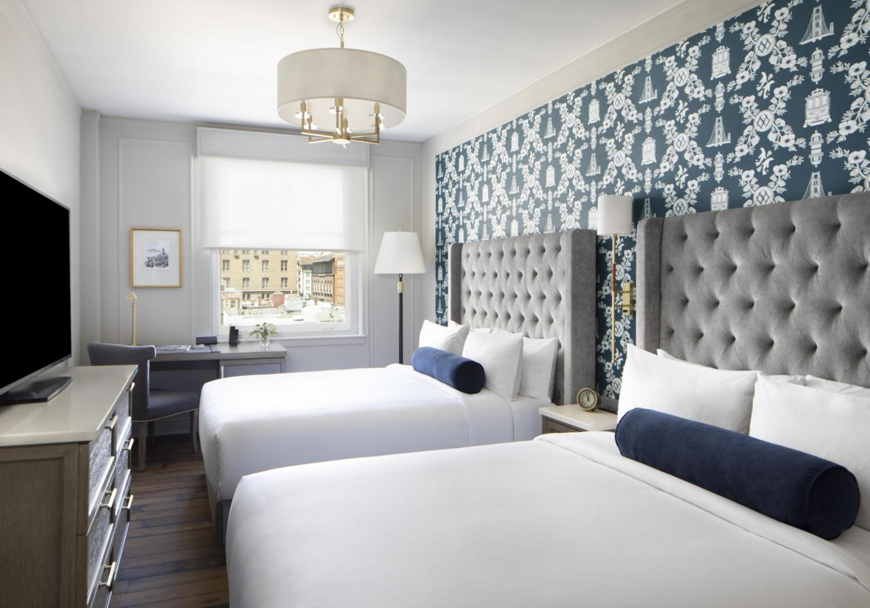 Classic Two Queen High Floor And View room photo