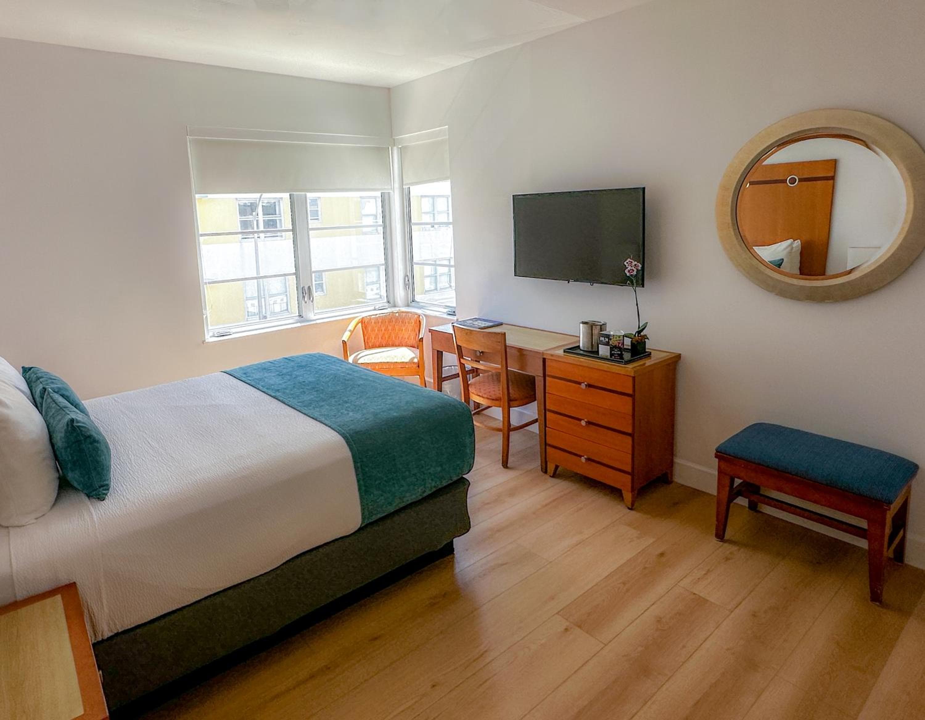 1 Queen Bed Partial Ocean View room photo