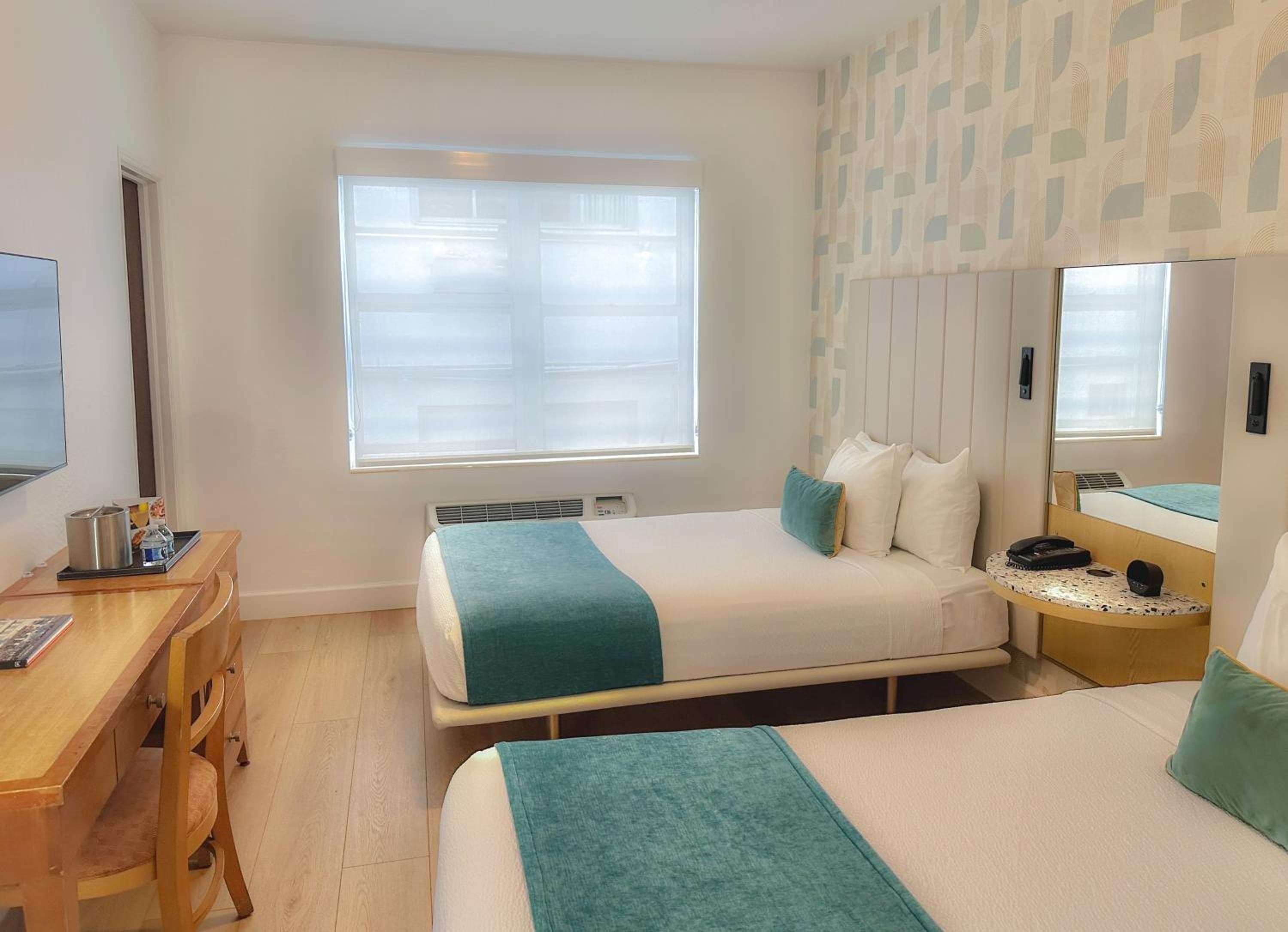 Classic Two Double Beds room photo