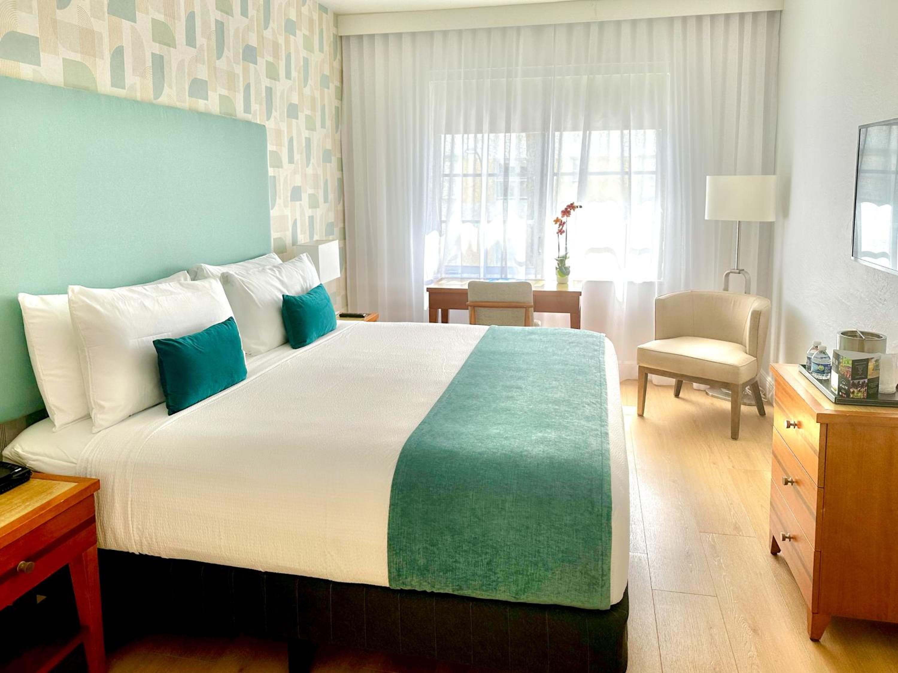 Partial Ocean View King Room room photo