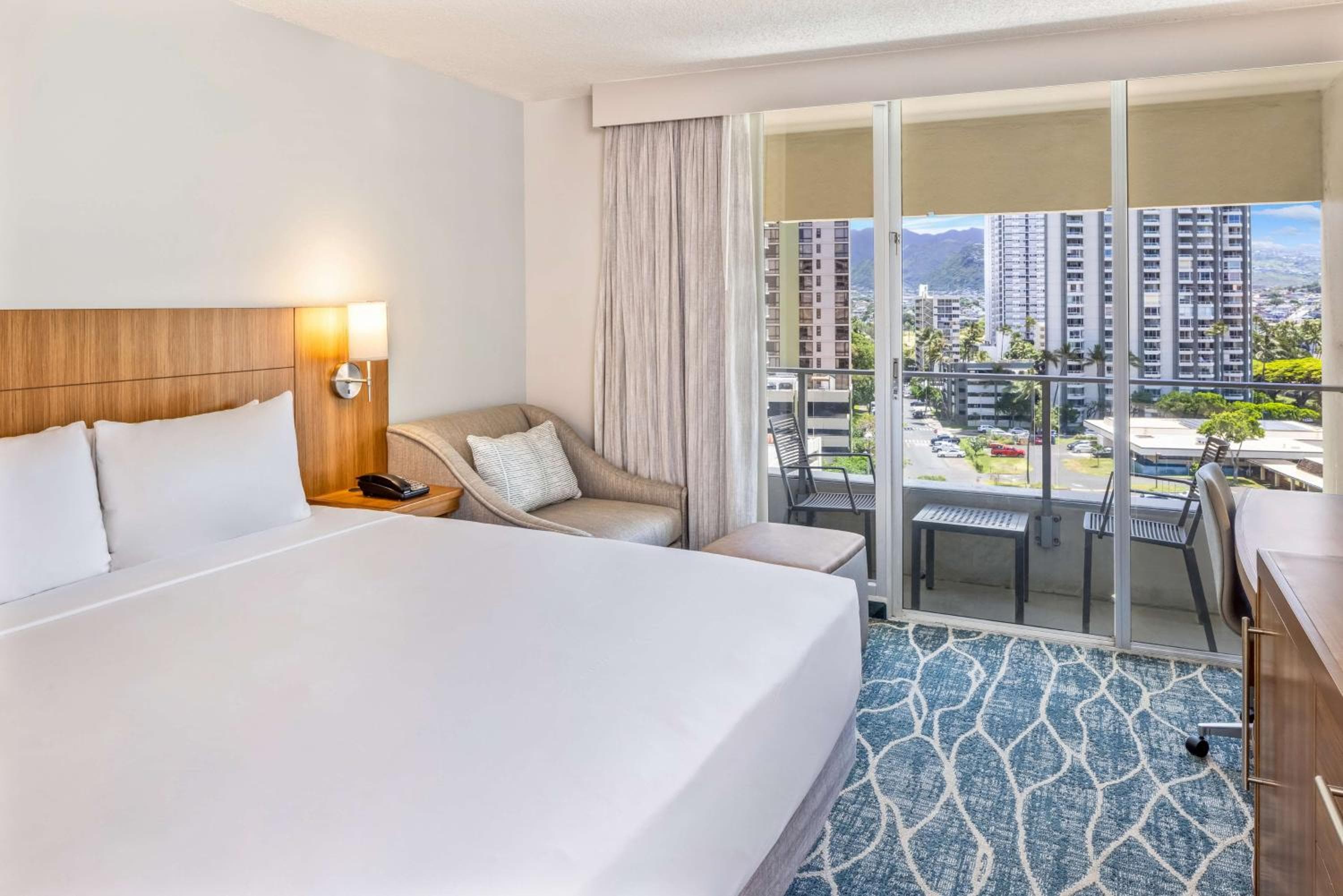King Room with Sofa Bed and City View room photo