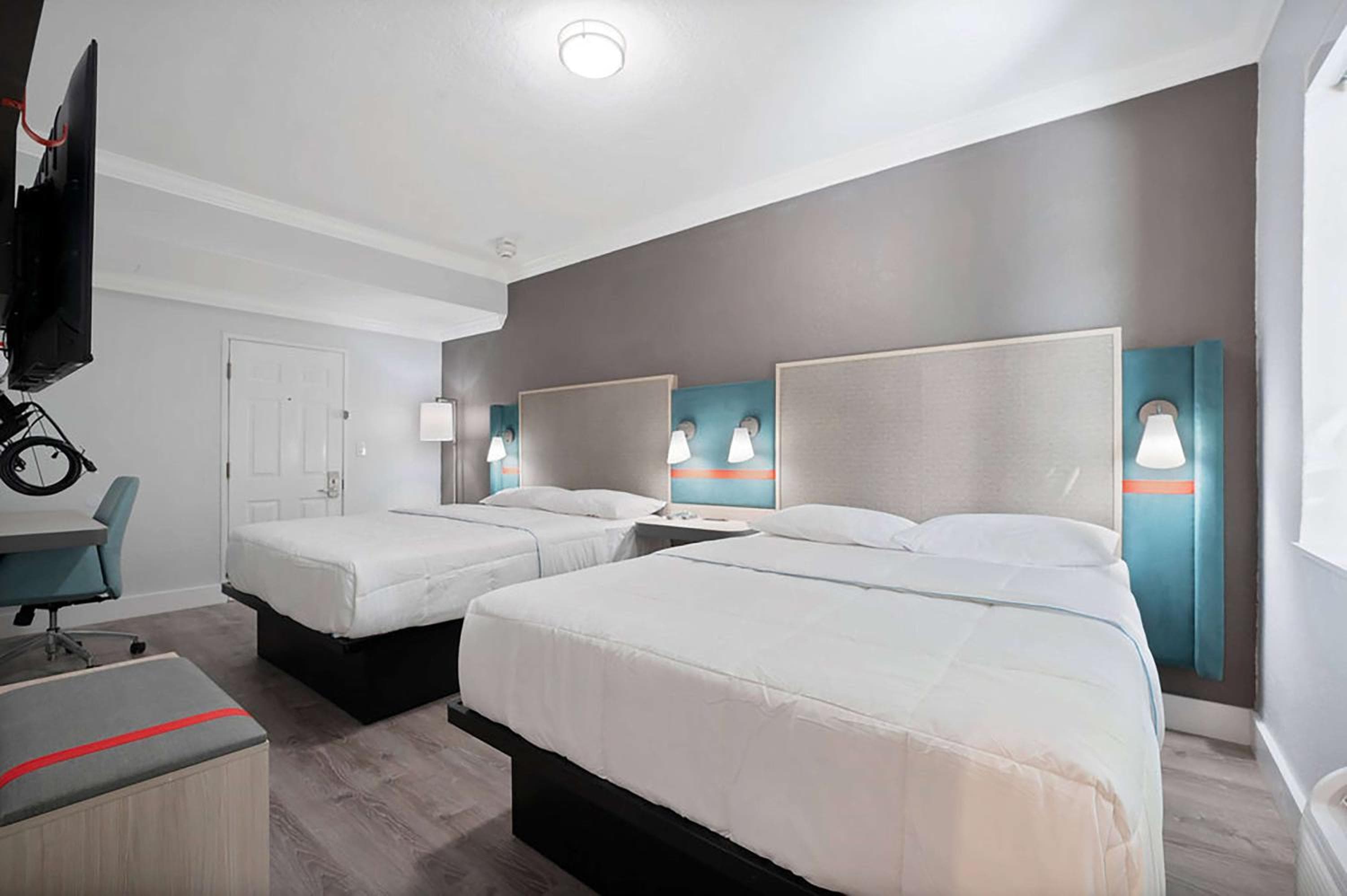 Queen Room with Two Queen Beds - Non-Smoking room photo