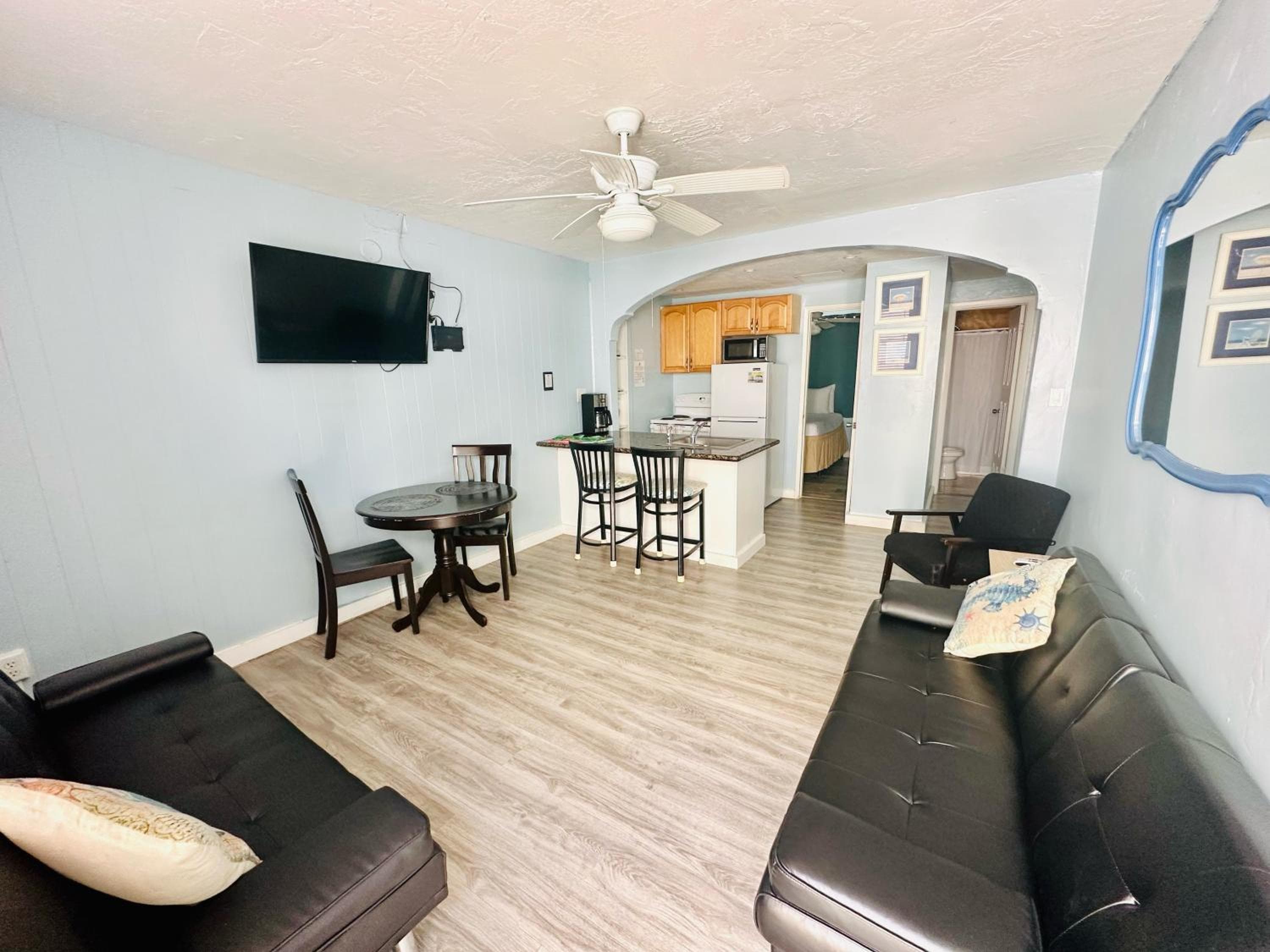 Deluxe Queen One-Bedroom Apartment room photo