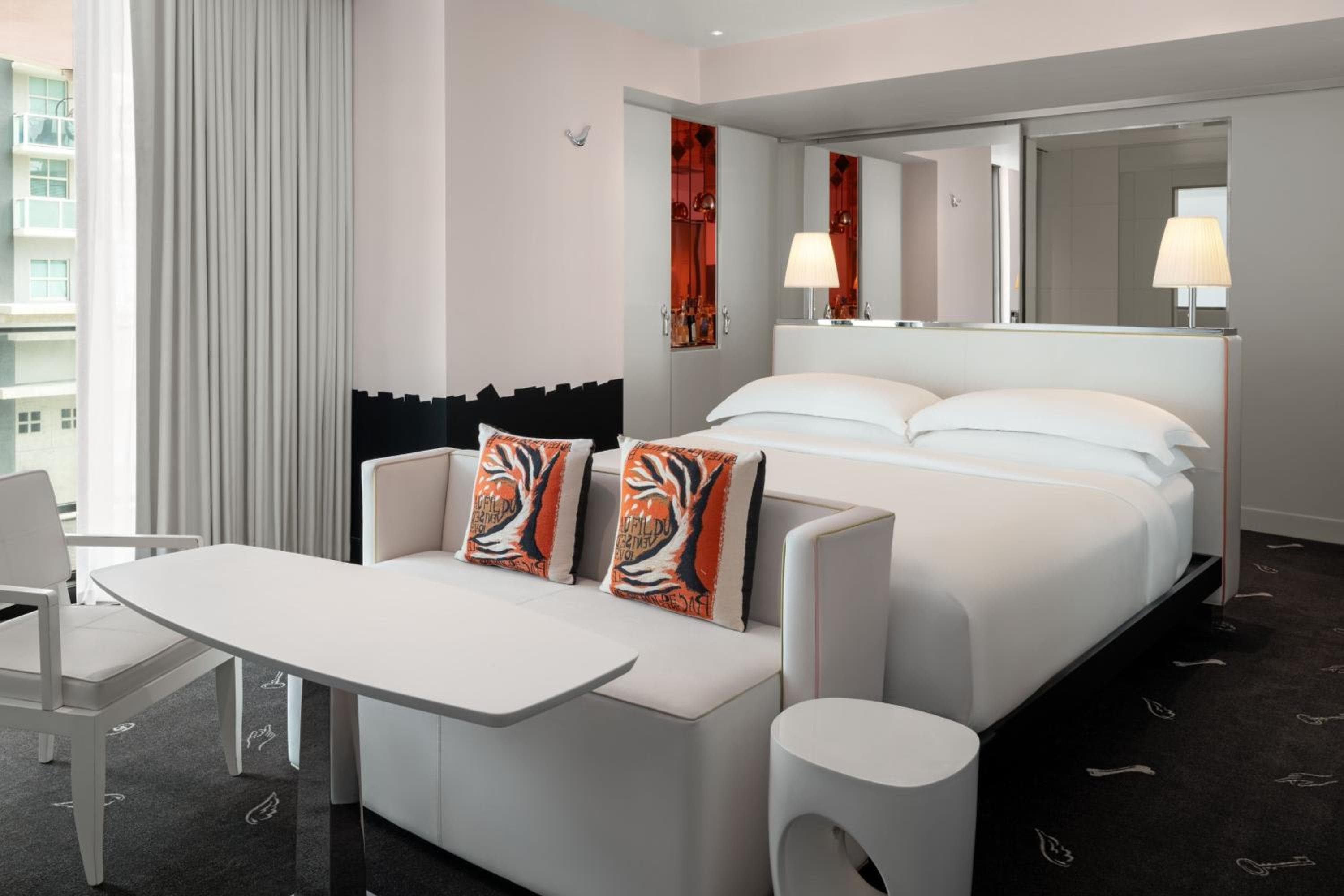 Premier King Room with Balcony and City View room photo
