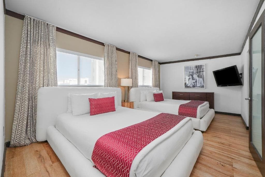 Deluxe One Bedroom Double Queen Suite room photo